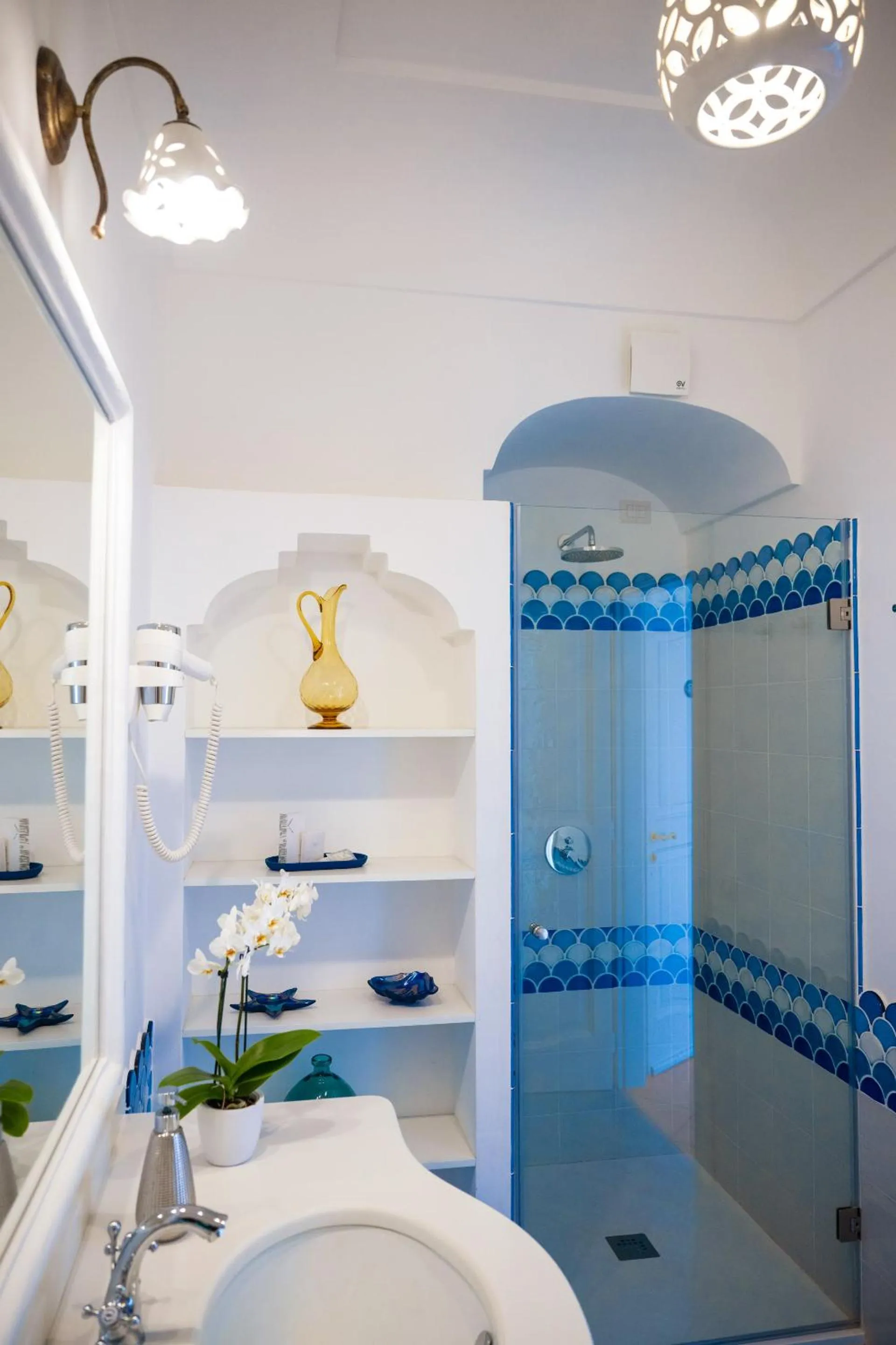 Shower in Villa Santa Chiara Positano Suites