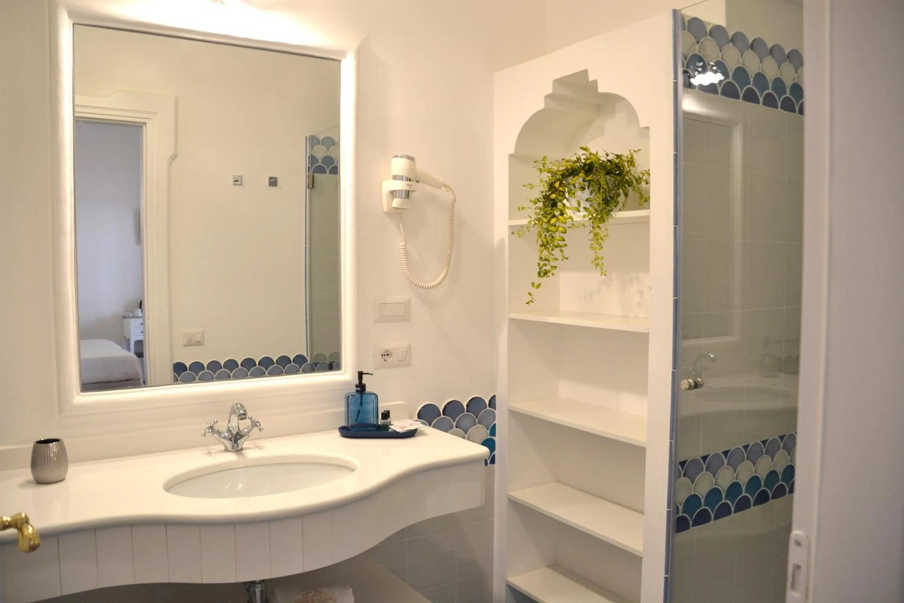 Shower in Villa Santa Chiara Positano Suites