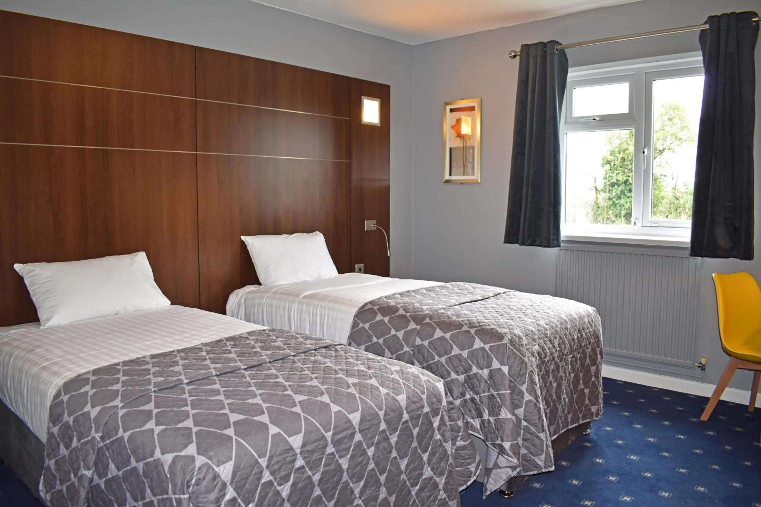 Photo of the whole room, Bed in Quality Hotel Coventry