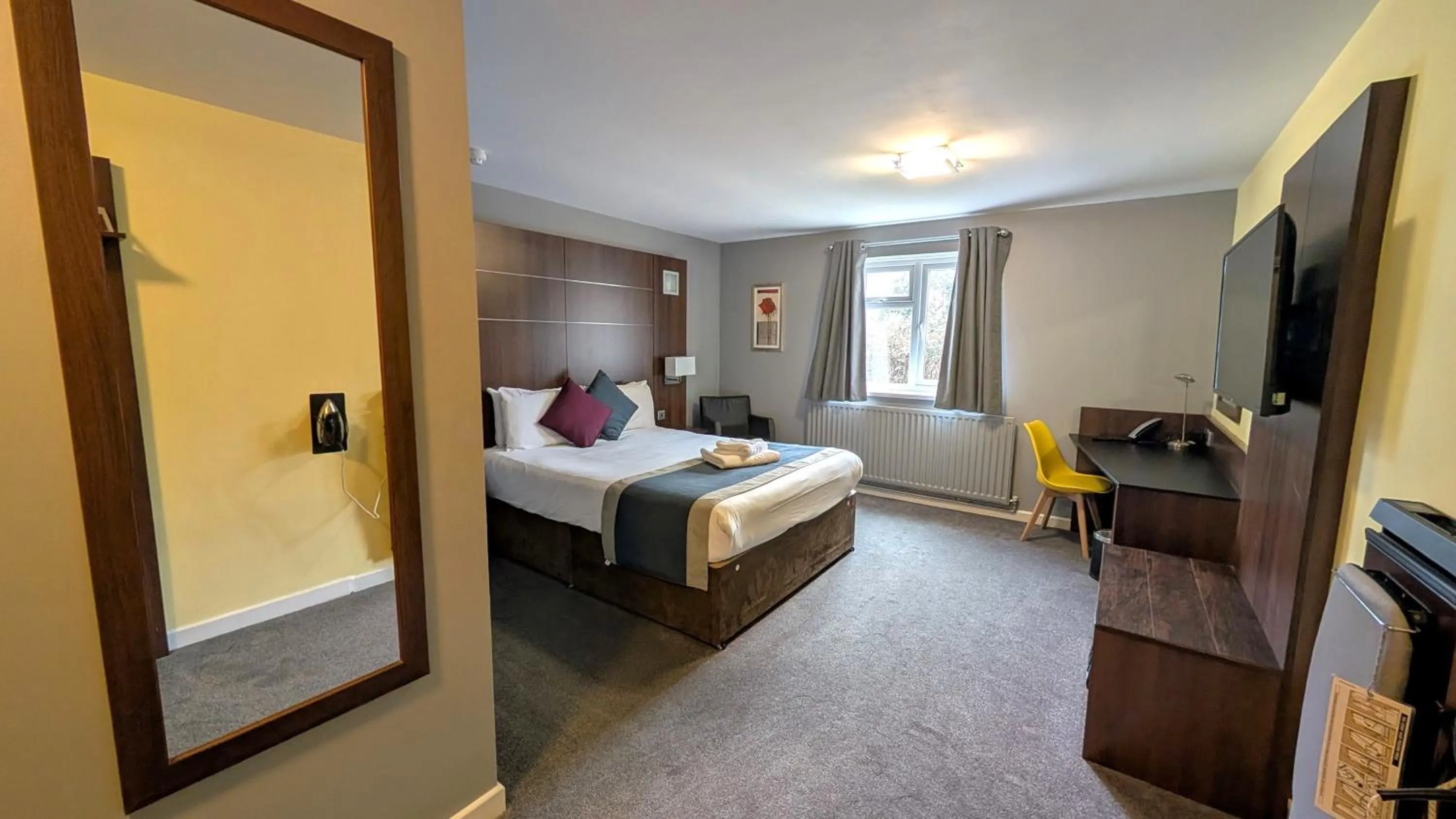 Bed in Quality Hotel Coventry