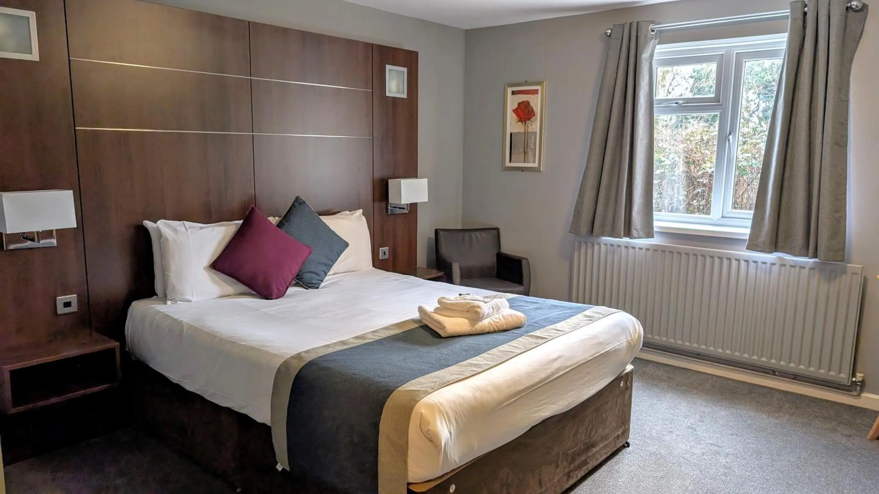 Bed in Quality Hotel Coventry