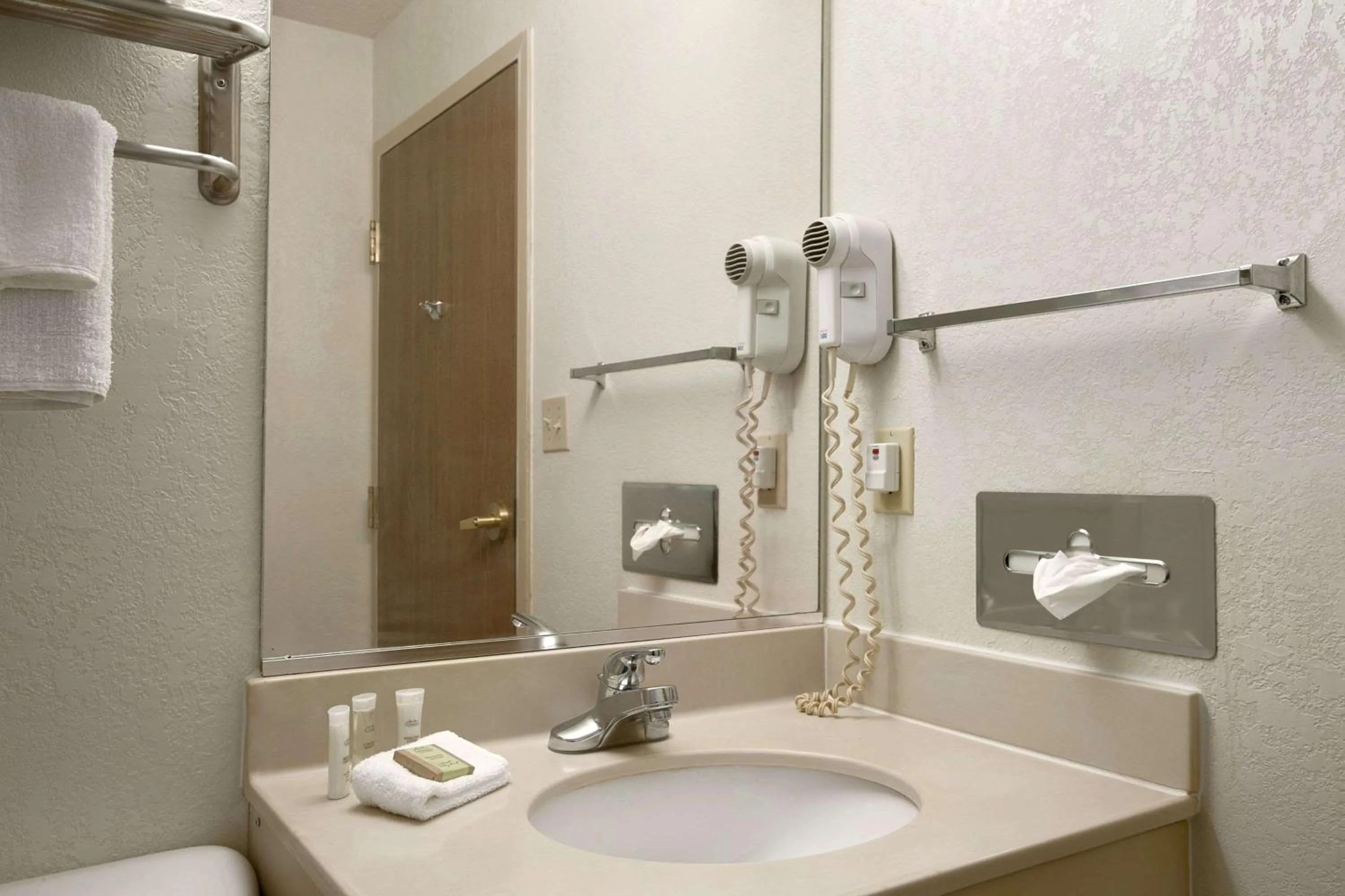 Bathroom in Super 8 by Wyndham Corydon
