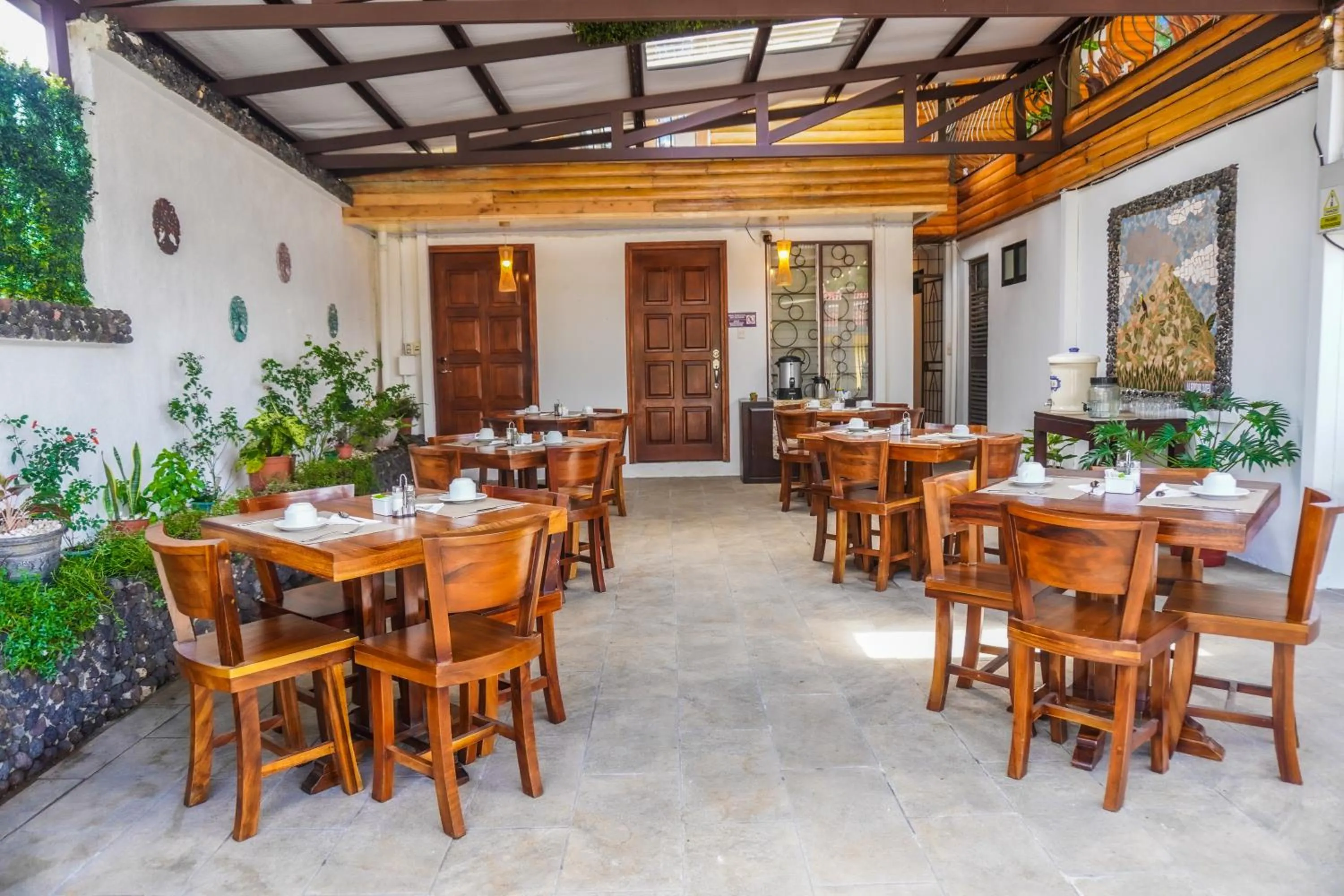 Dining area in La Fortuna Lodge by Treebu Hotels
