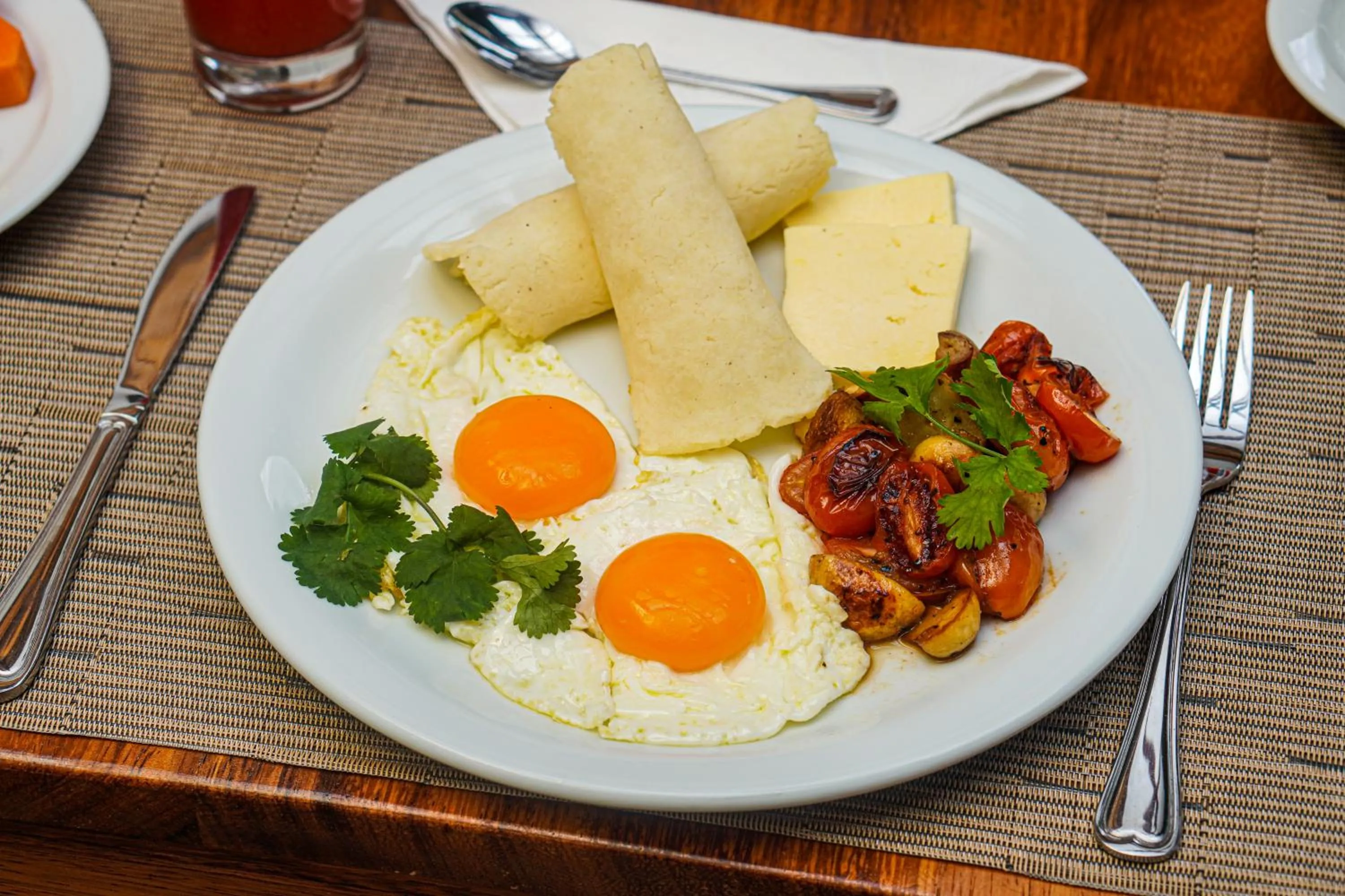 Restaurant/places to eat in La Fortuna Lodge by Treebu Hotels