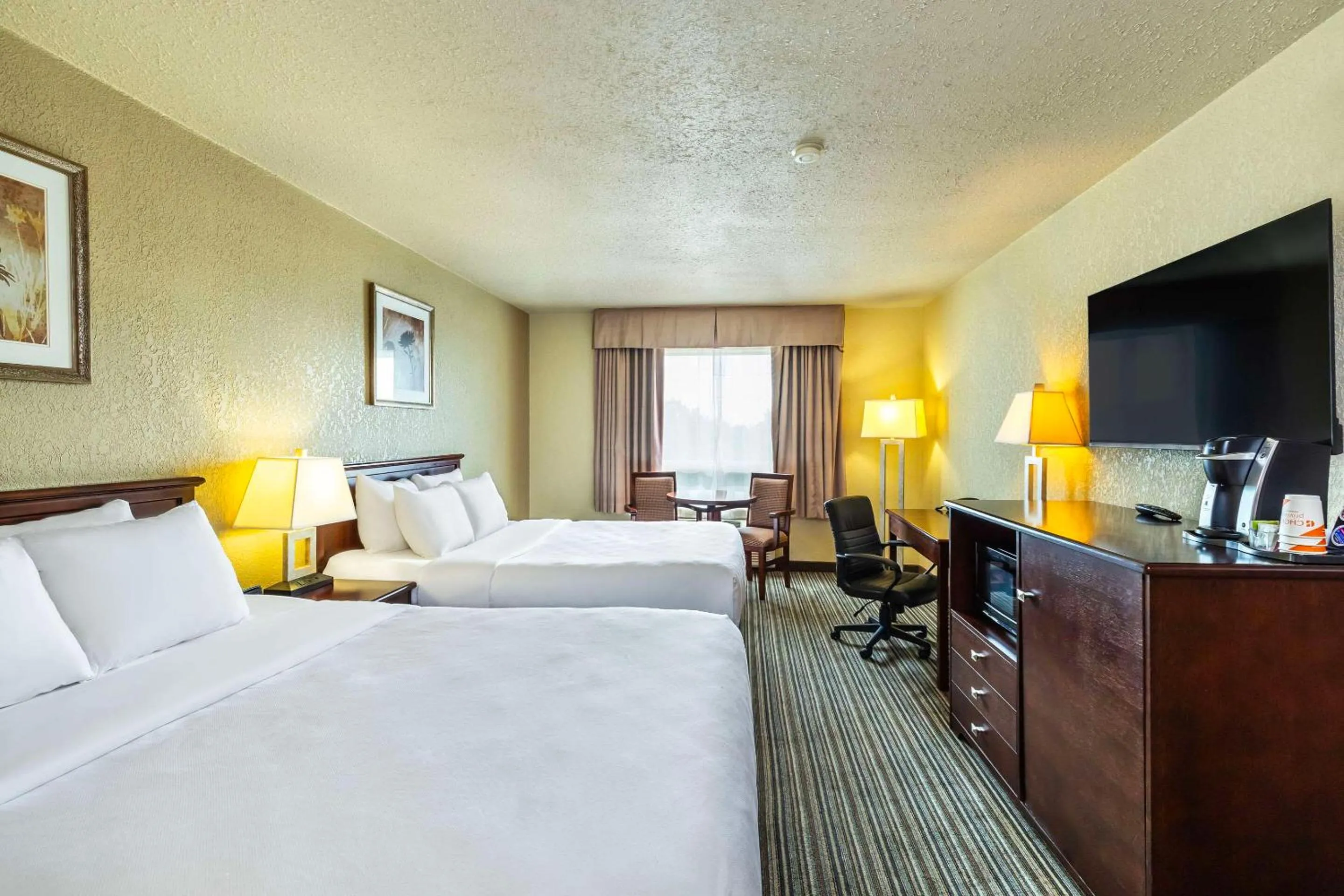 Bedroom, Bed in Quality Inn & Suites Yorkton