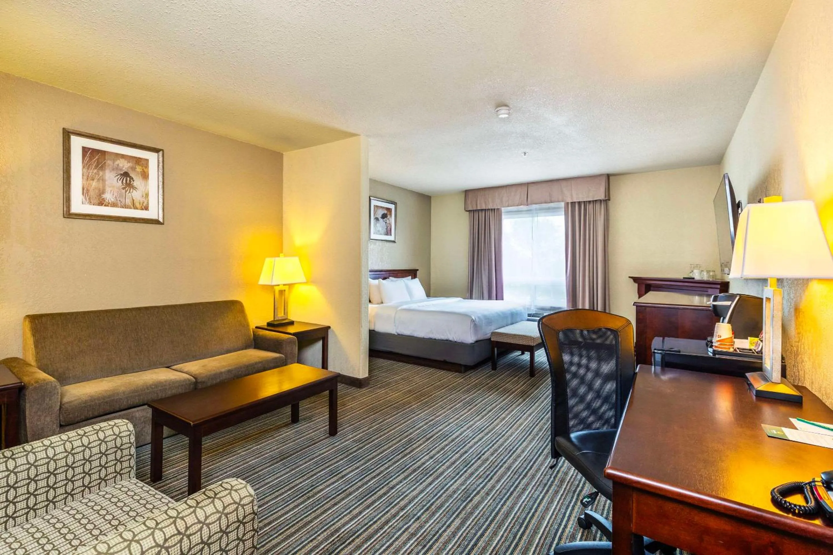 Bedroom, Bed in Quality Inn & Suites Yorkton