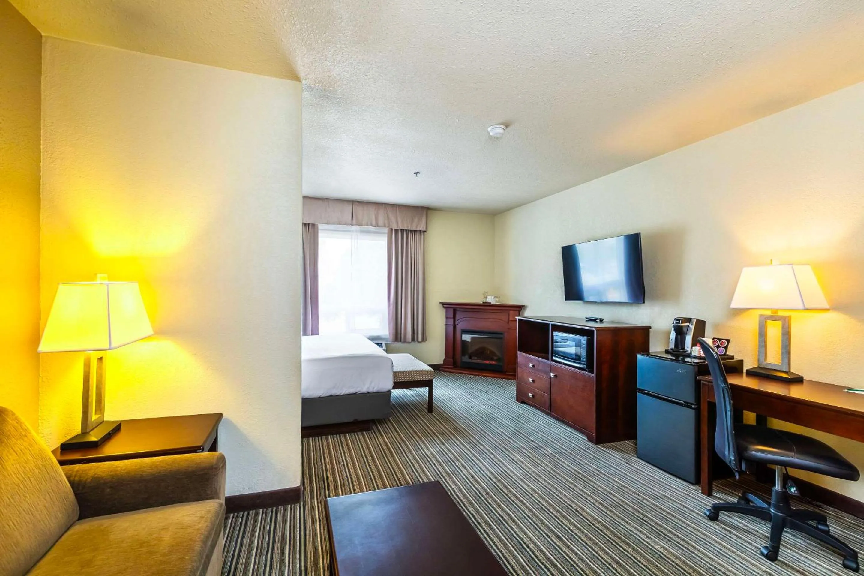 Bedroom, Bed in Quality Inn & Suites Yorkton
