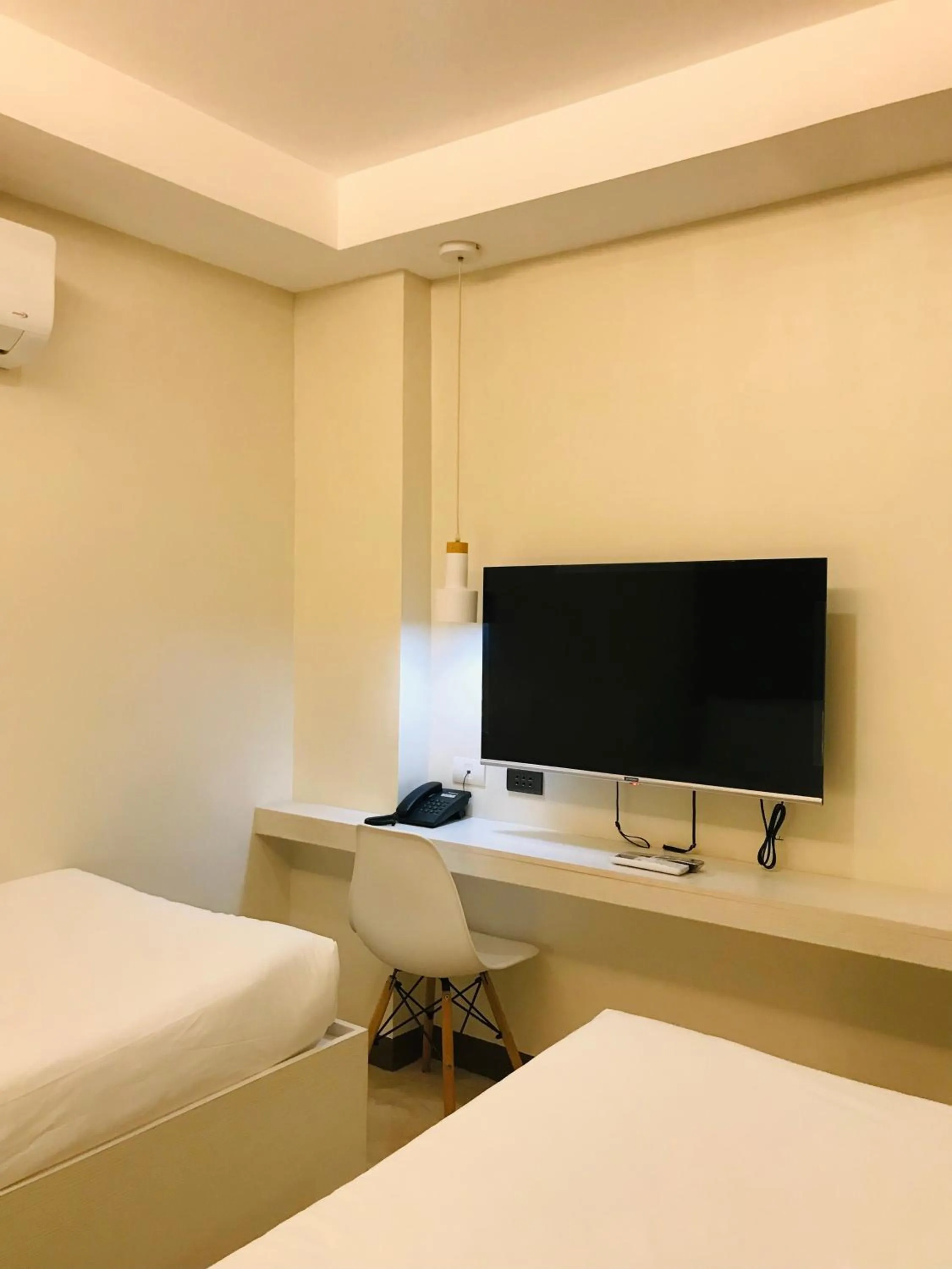 Bed in Oyster Plaza Hotel