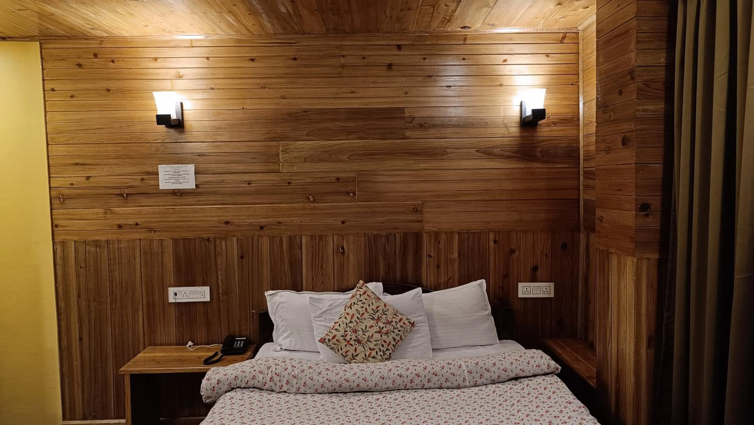 Bedroom in Hotel Golden Orchid