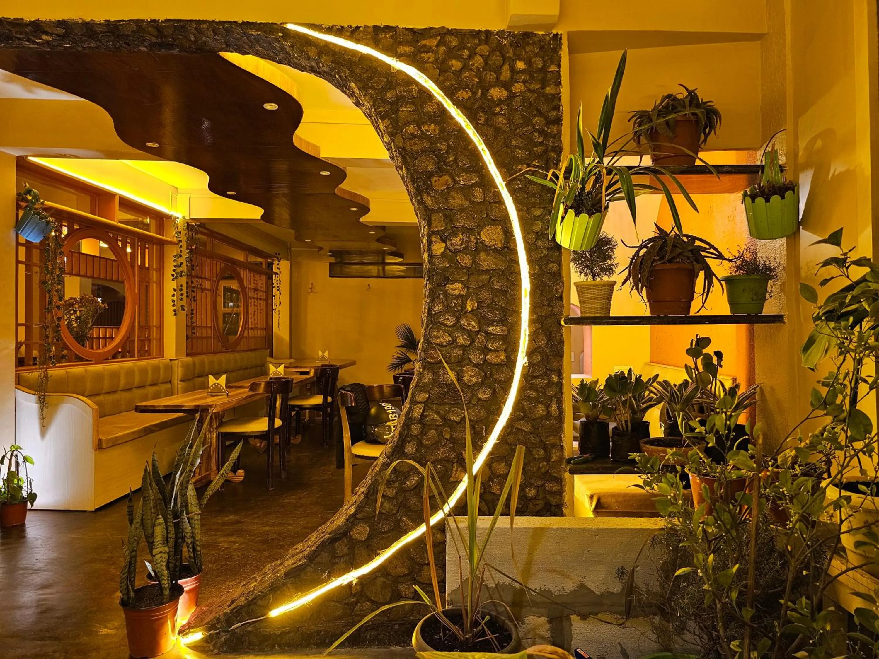 Restaurant/places to eat in Hotel Golden Orchid