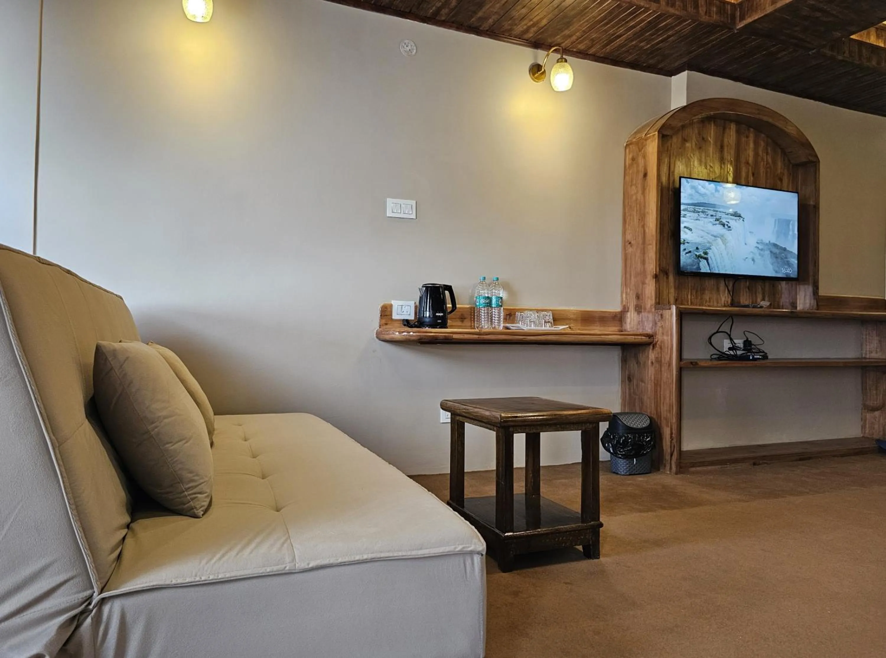 TV and multimedia in Hotel Golden Orchid