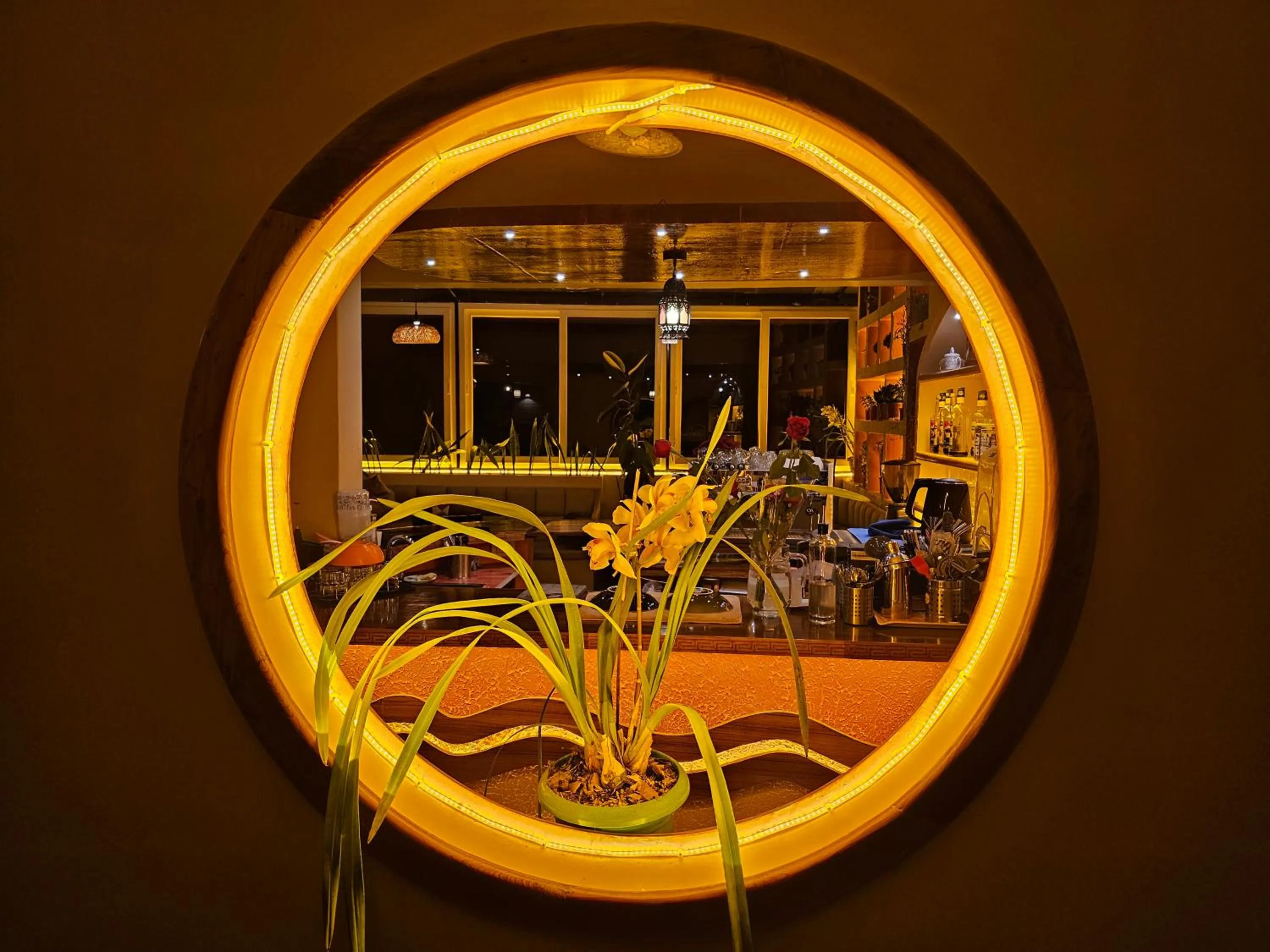 Restaurant/places to eat in Hotel Golden Orchid