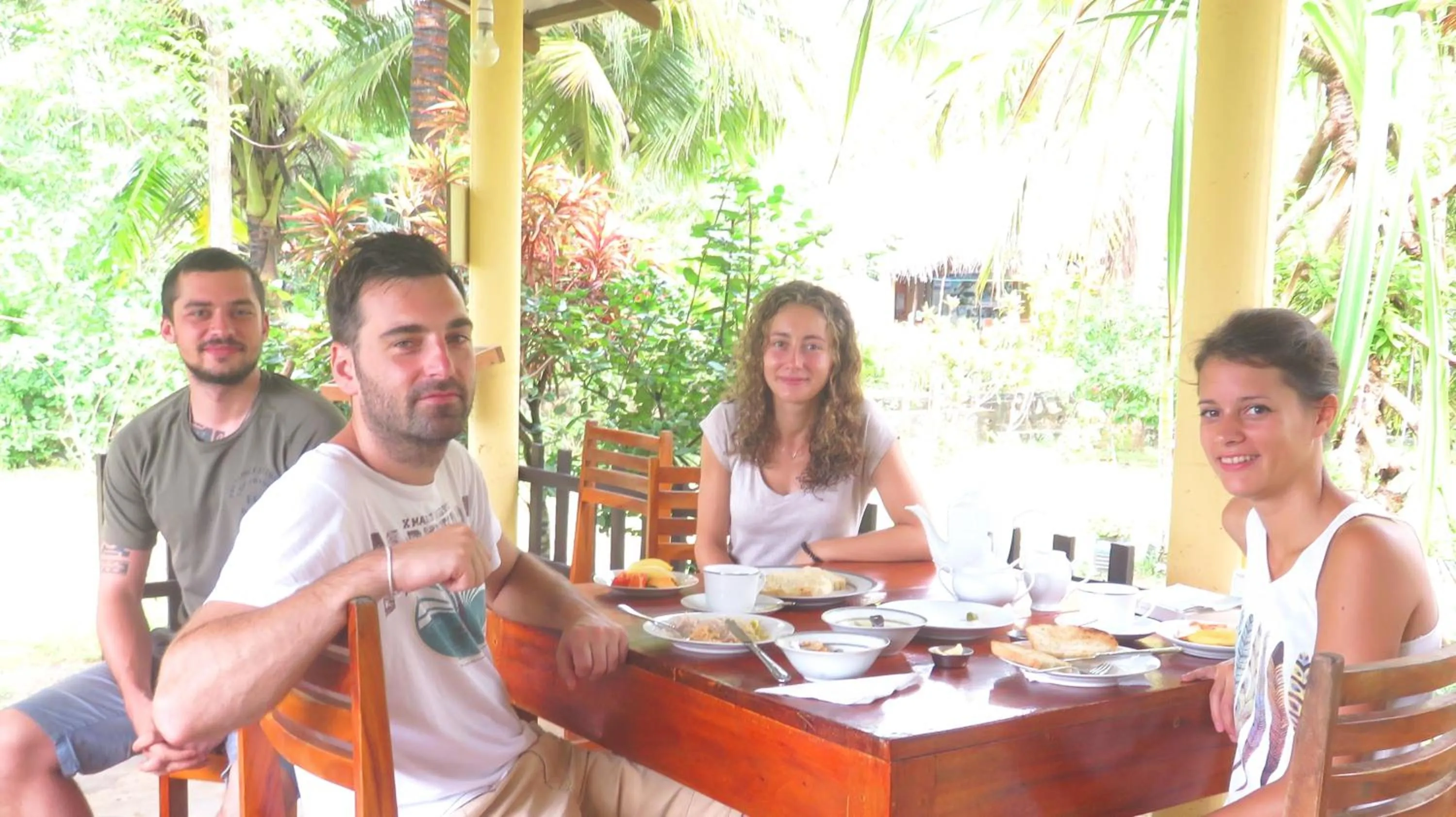 Restaurant/places to eat in Beach Lagoon Guesthouse