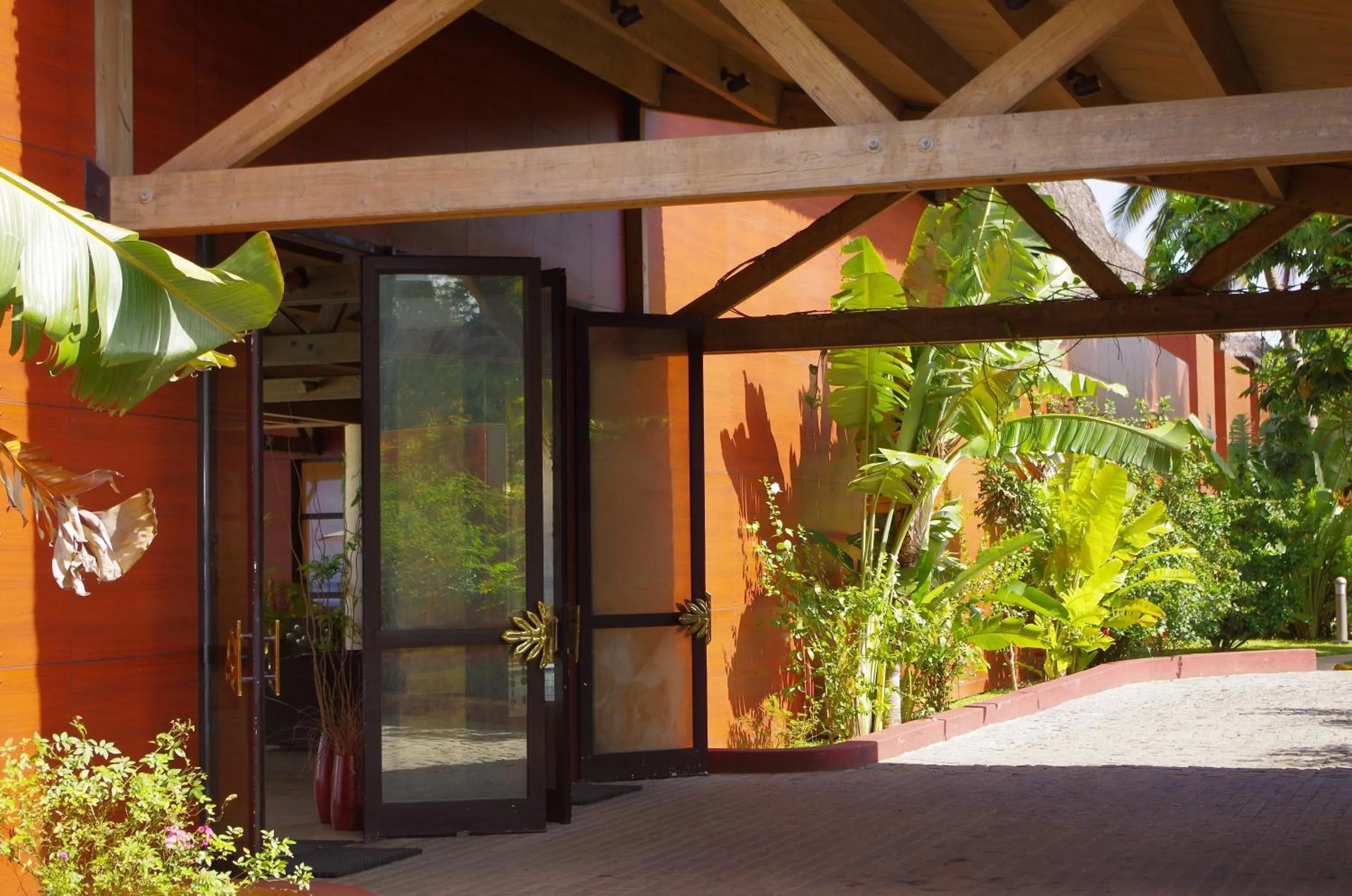 Facade/entrance in Mantis Soanambo Hotel And Spa