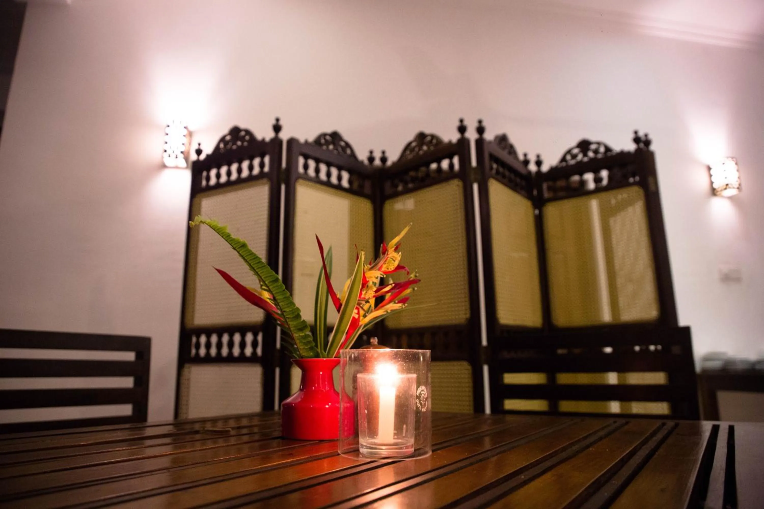 Restaurant/places to eat, Bed in Sea World Boutique Hotel