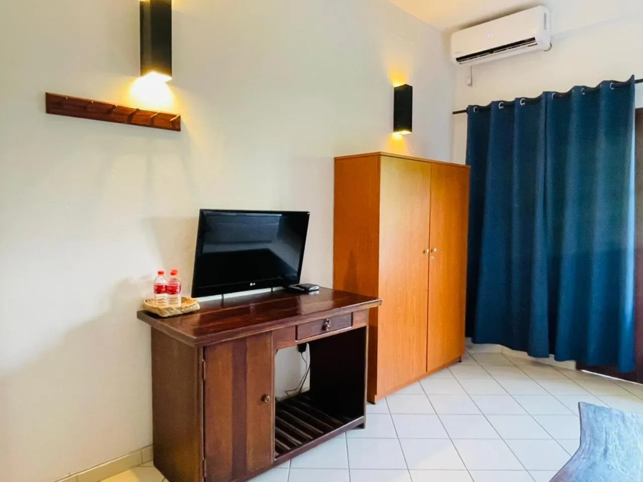 TV and multimedia in Unawatuna Nor Lanka Hotel