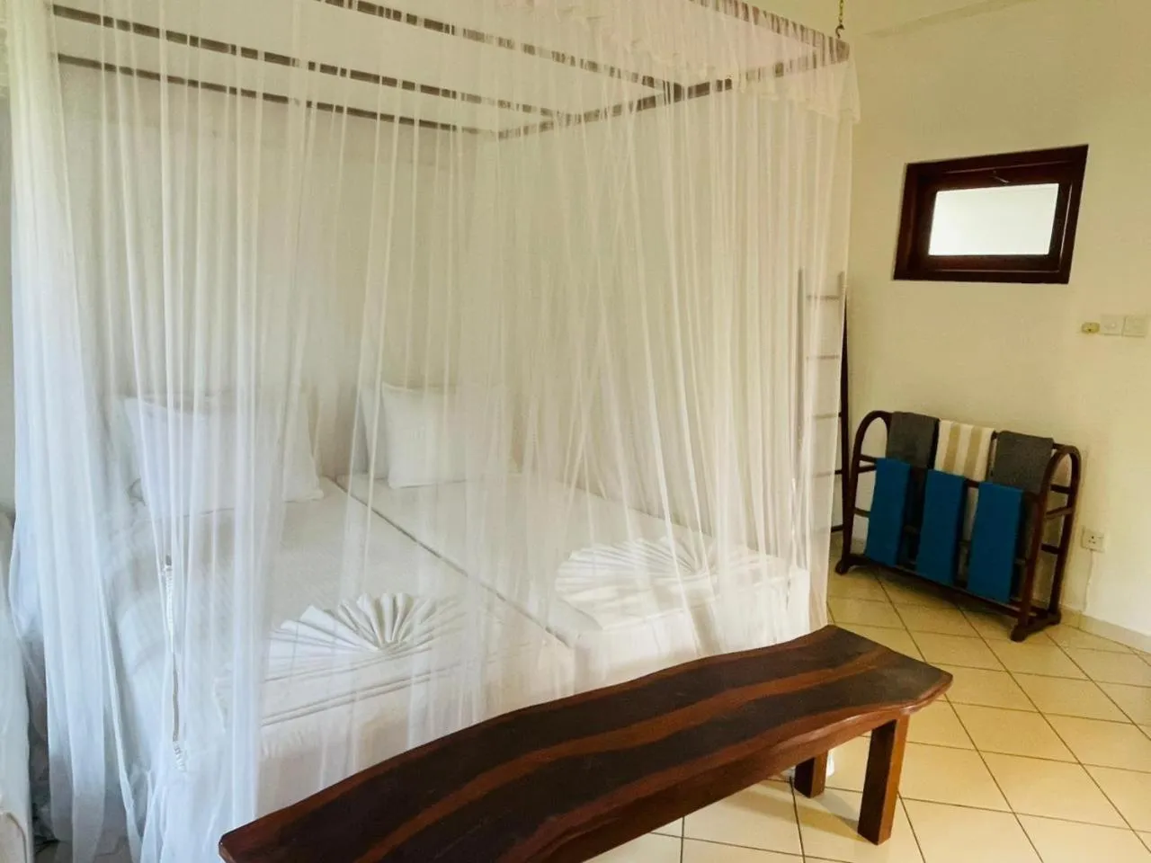 Bed in Unawatuna Nor Lanka Hotel