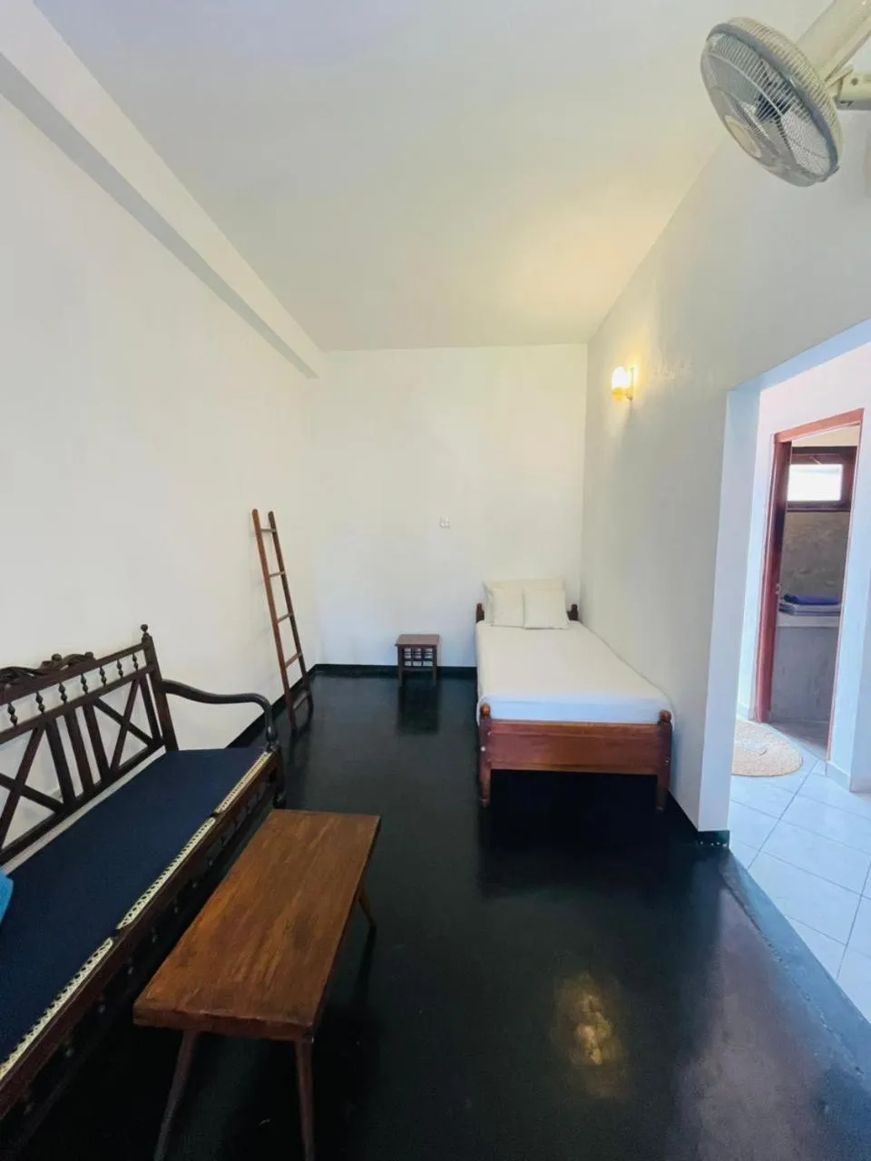 Bed in Unawatuna Nor Lanka Hotel