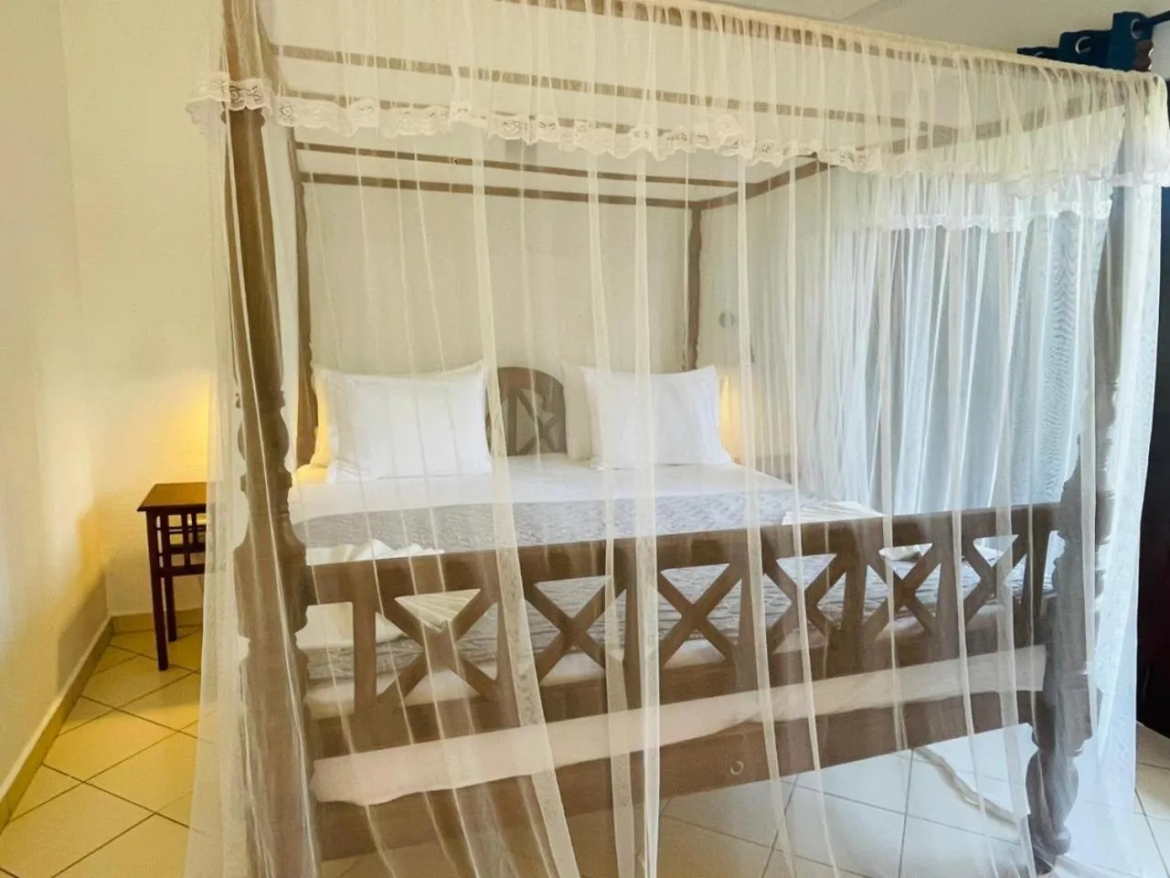 Bed in Unawatuna Nor Lanka Hotel
