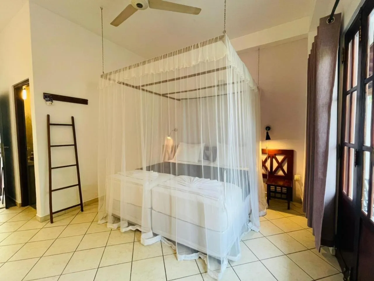 Bed in Unawatuna Nor Lanka Hotel