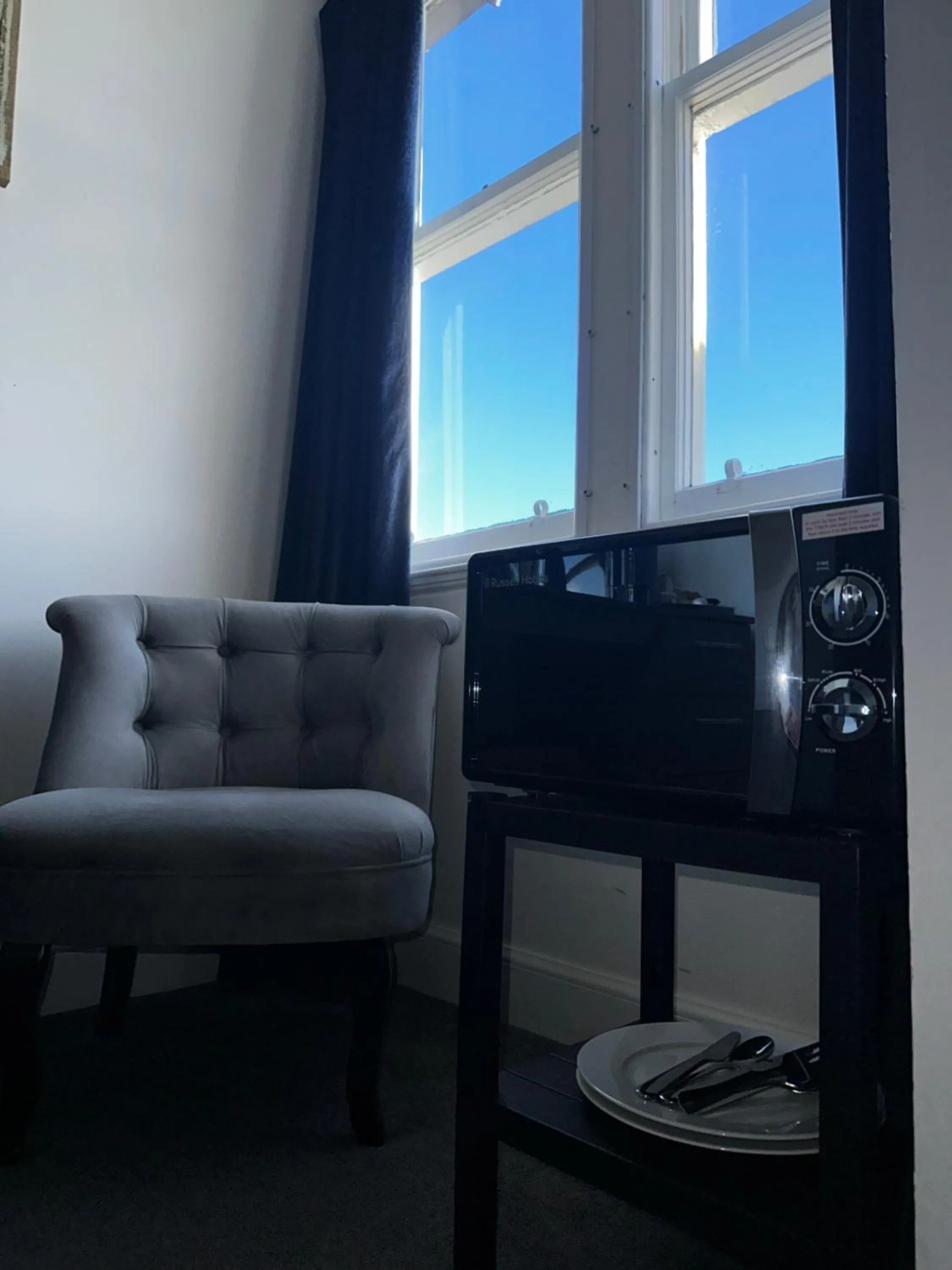 microwave in Grey Harlings Rooms