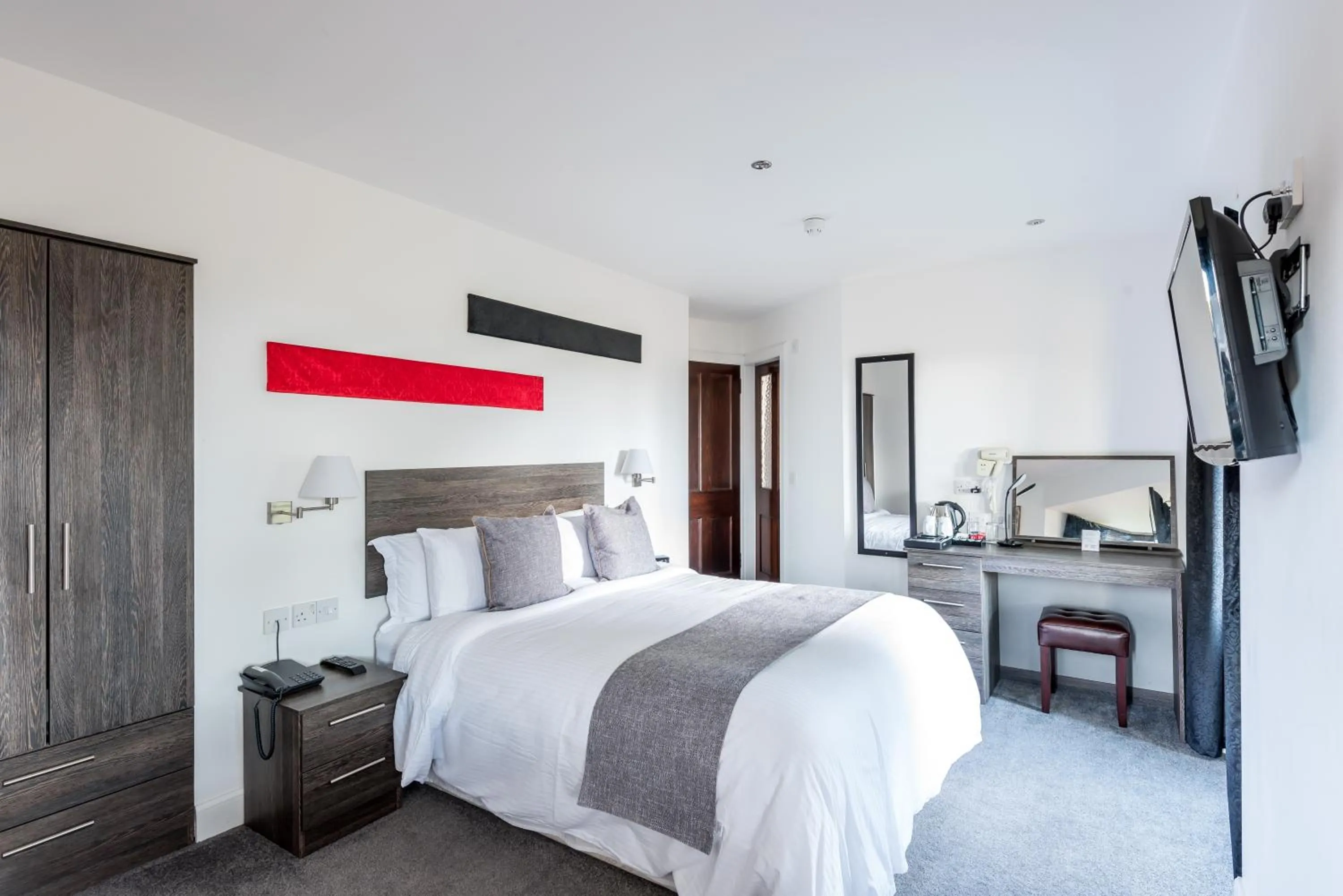 Bed in Grey Harlings Rooms