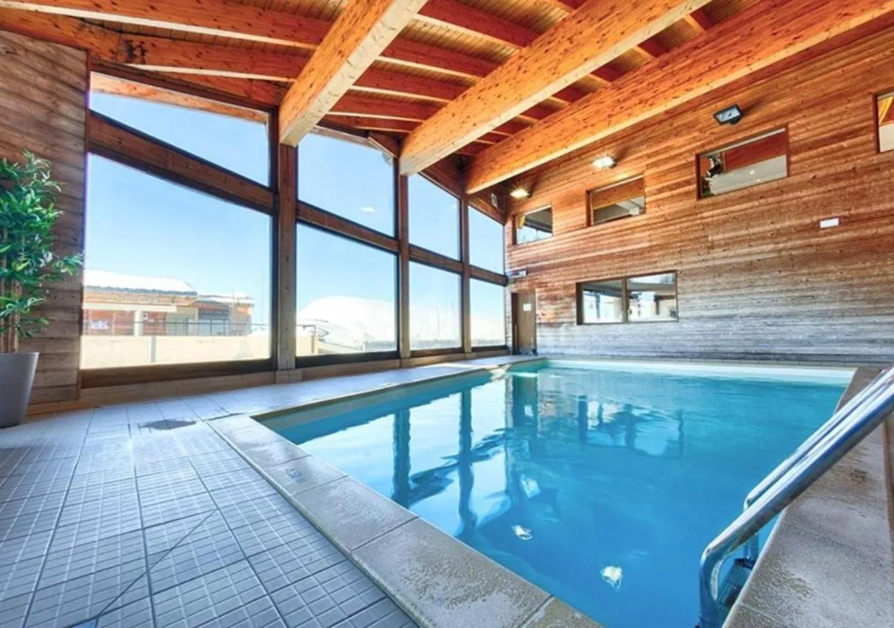 Swimming pool in Résidence La Bérangère