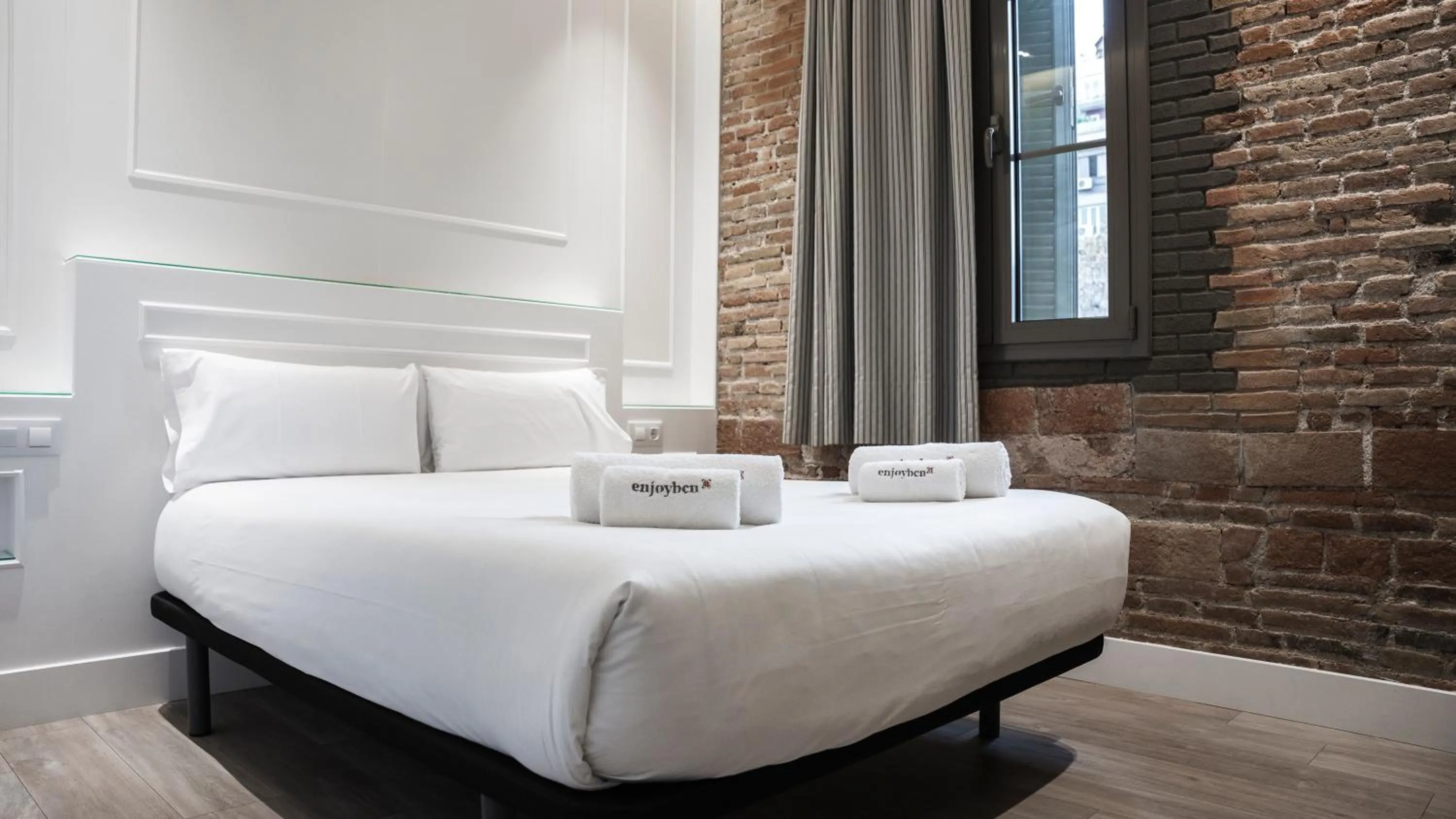 Bed in Enjoybcn Miro Apartments