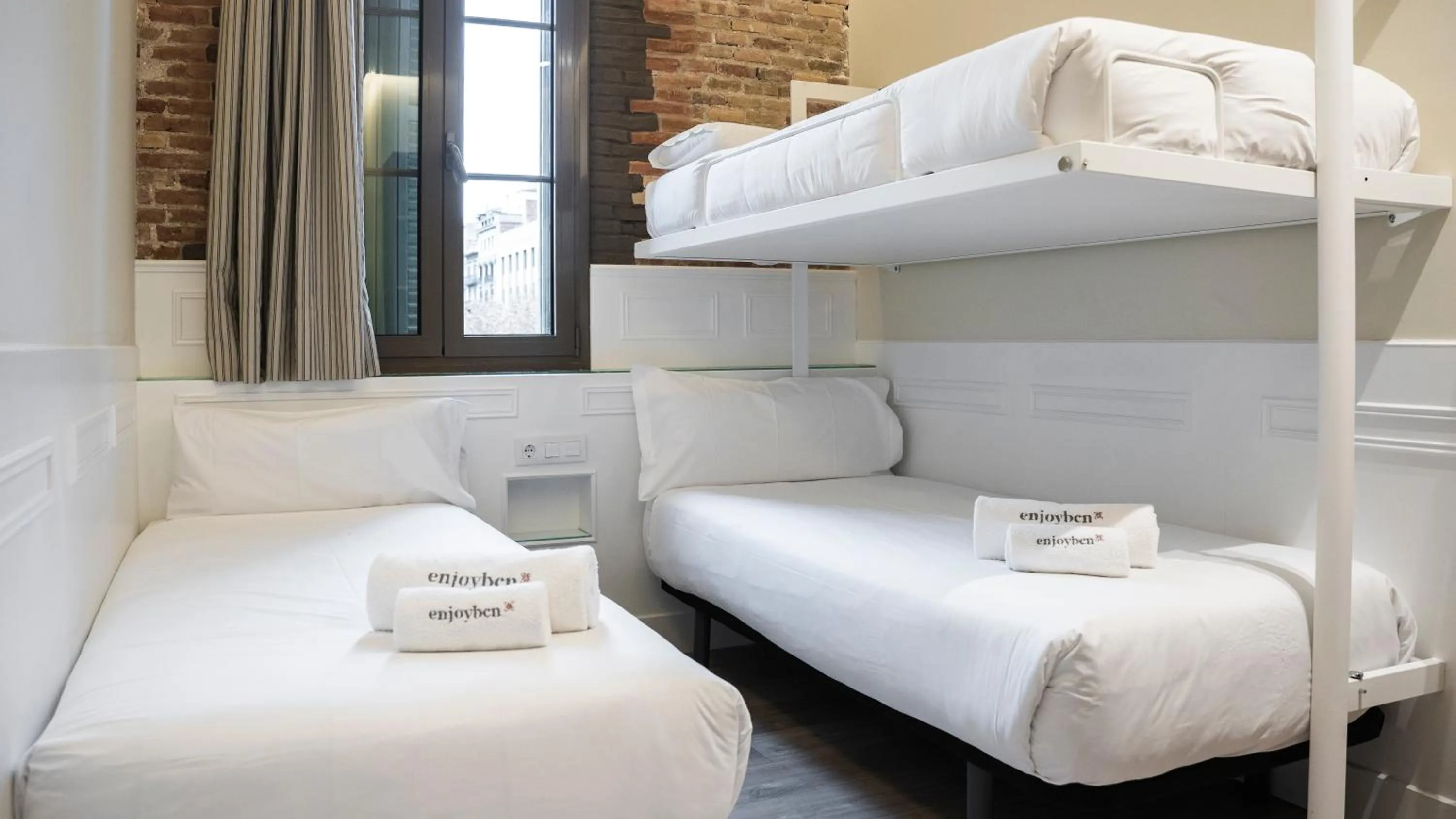 Bed in Enjoybcn Miro Apartments