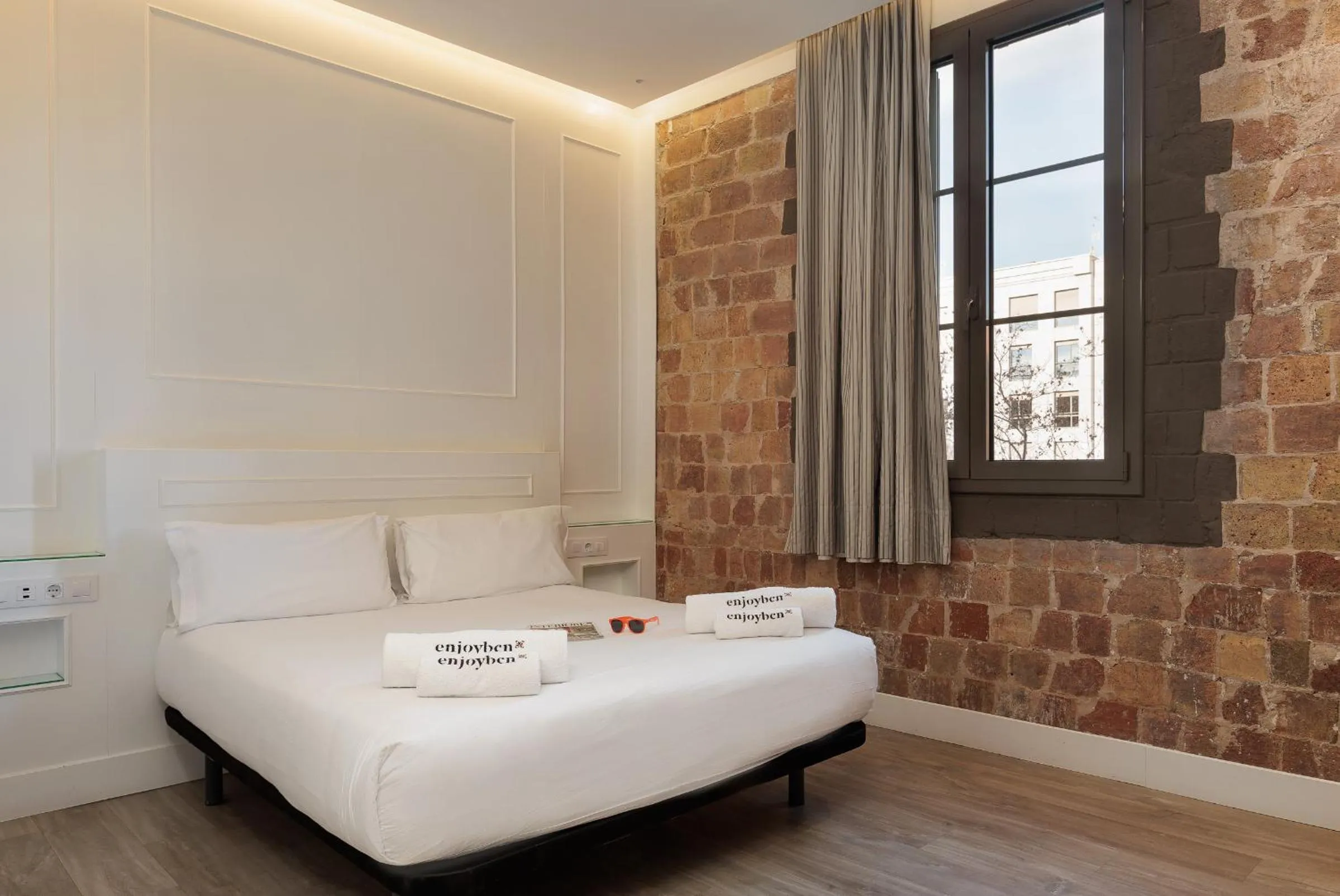 Bed in Enjoybcn Miro Apartments