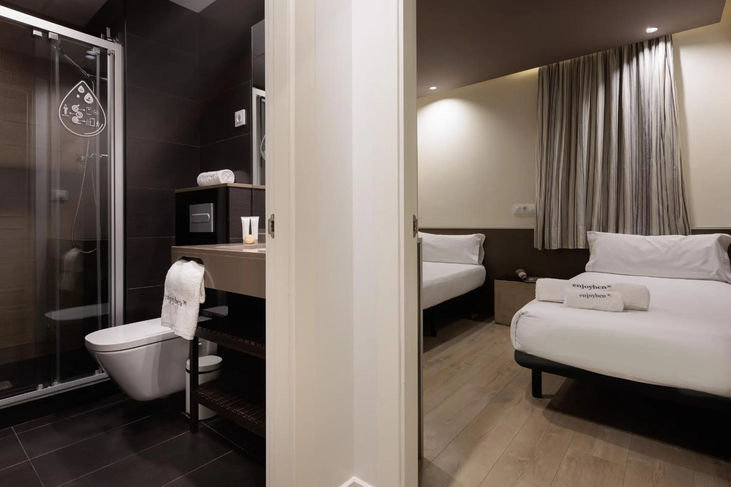 Bed in Enjoybcn Miro Apartments