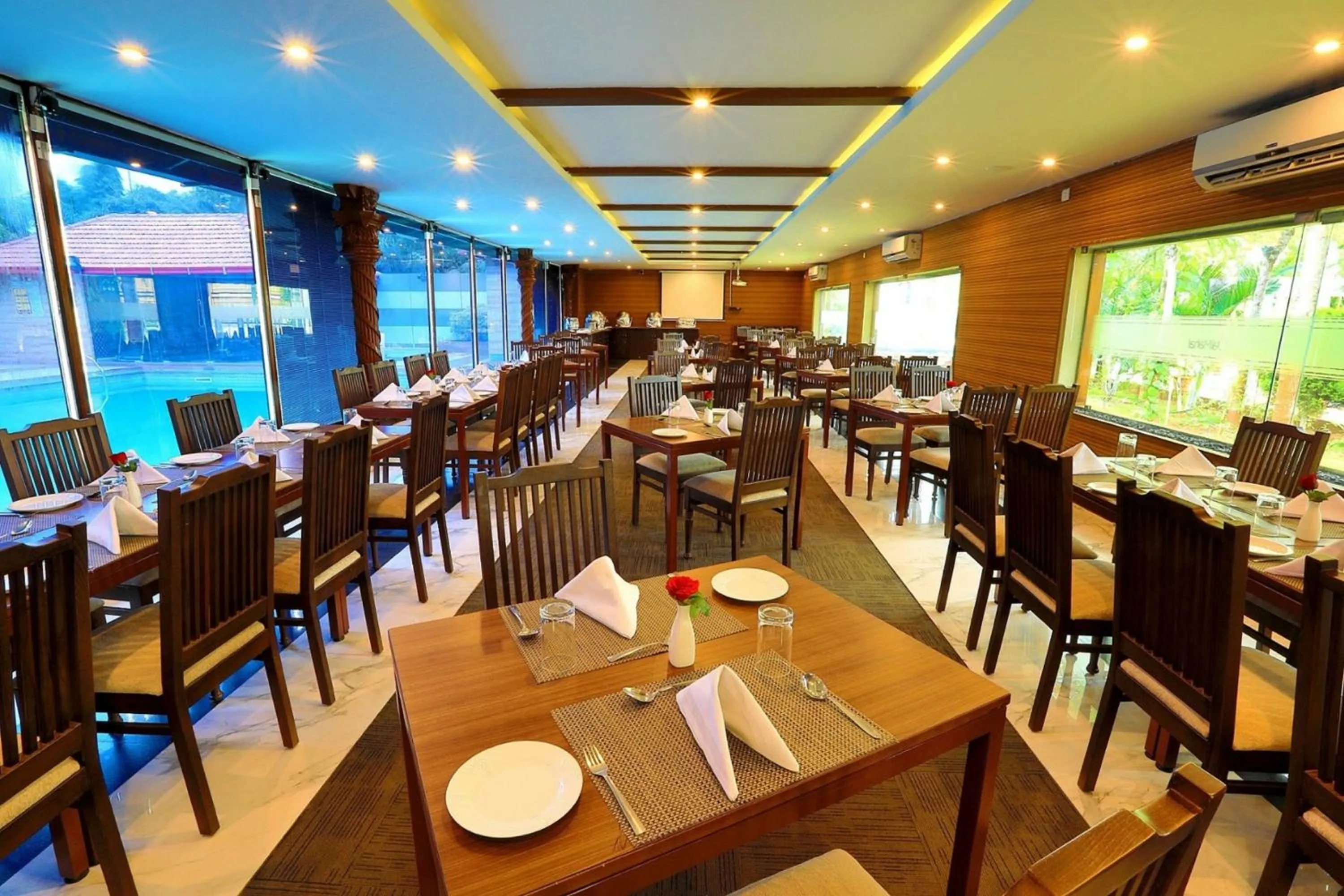 Restaurant/places to eat in Jal Mahal Resort and Spa