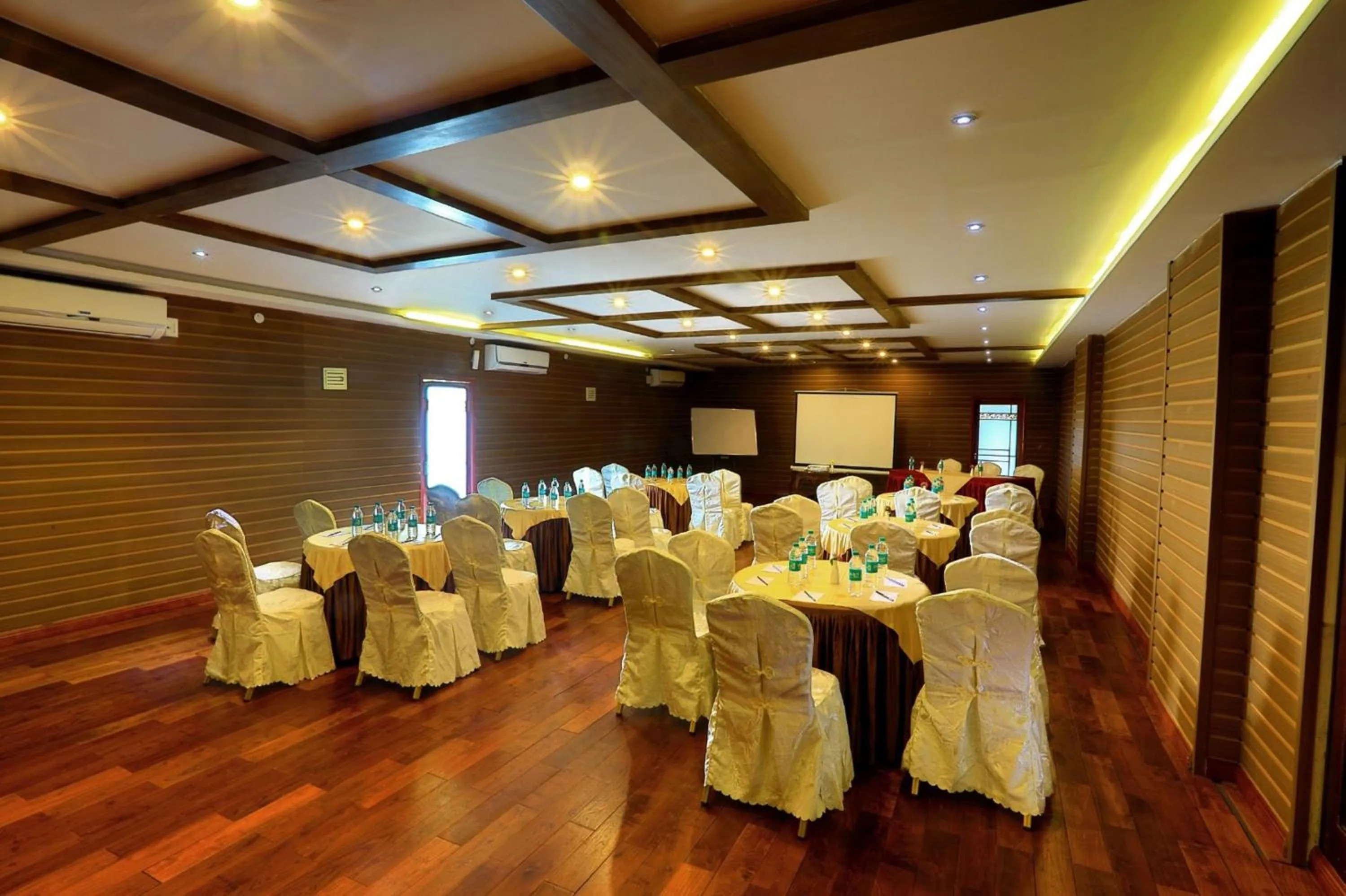 Meeting/conference room in Jal Mahal Resort and Spa