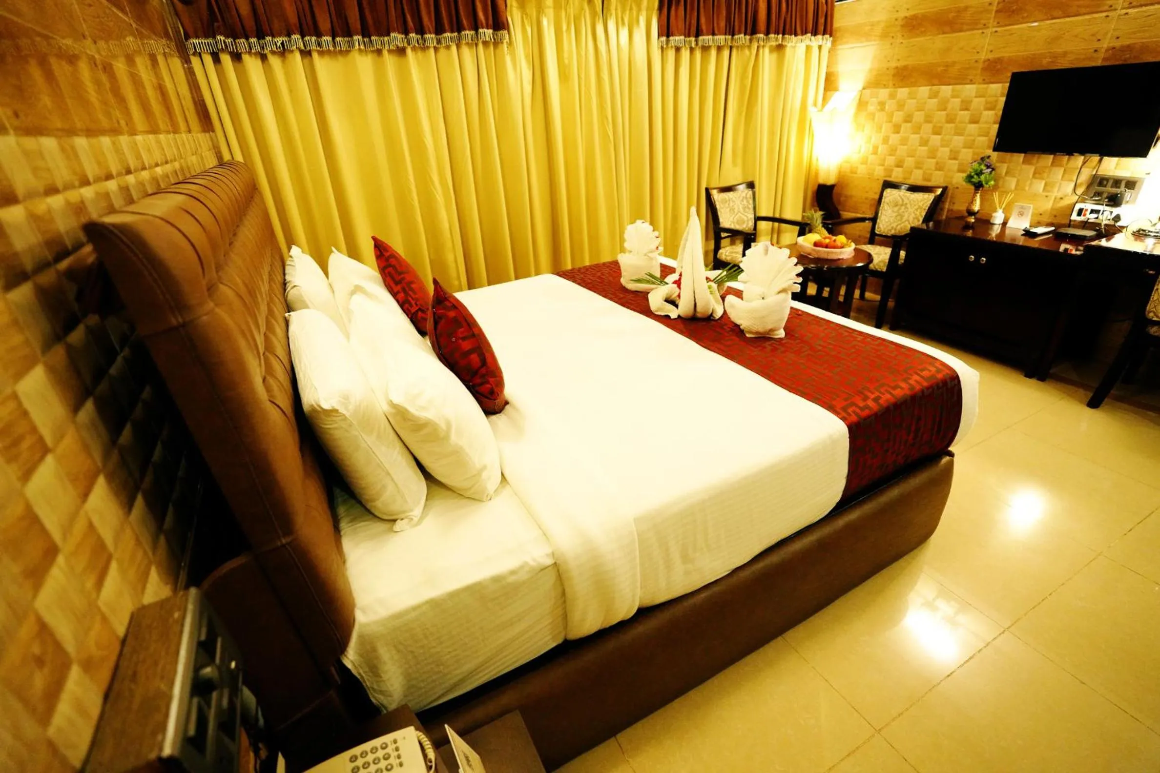 Bed in Jal Mahal Resort and Spa