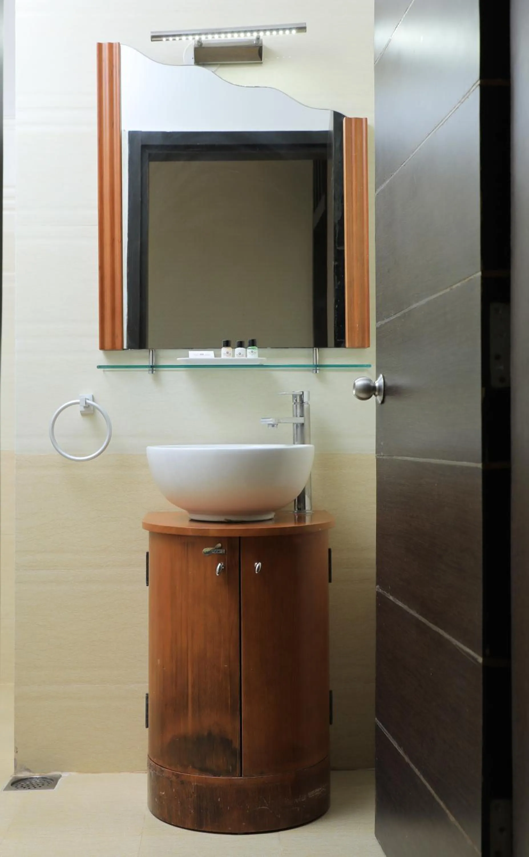 Bathroom in Jal Mahal Resort and Spa