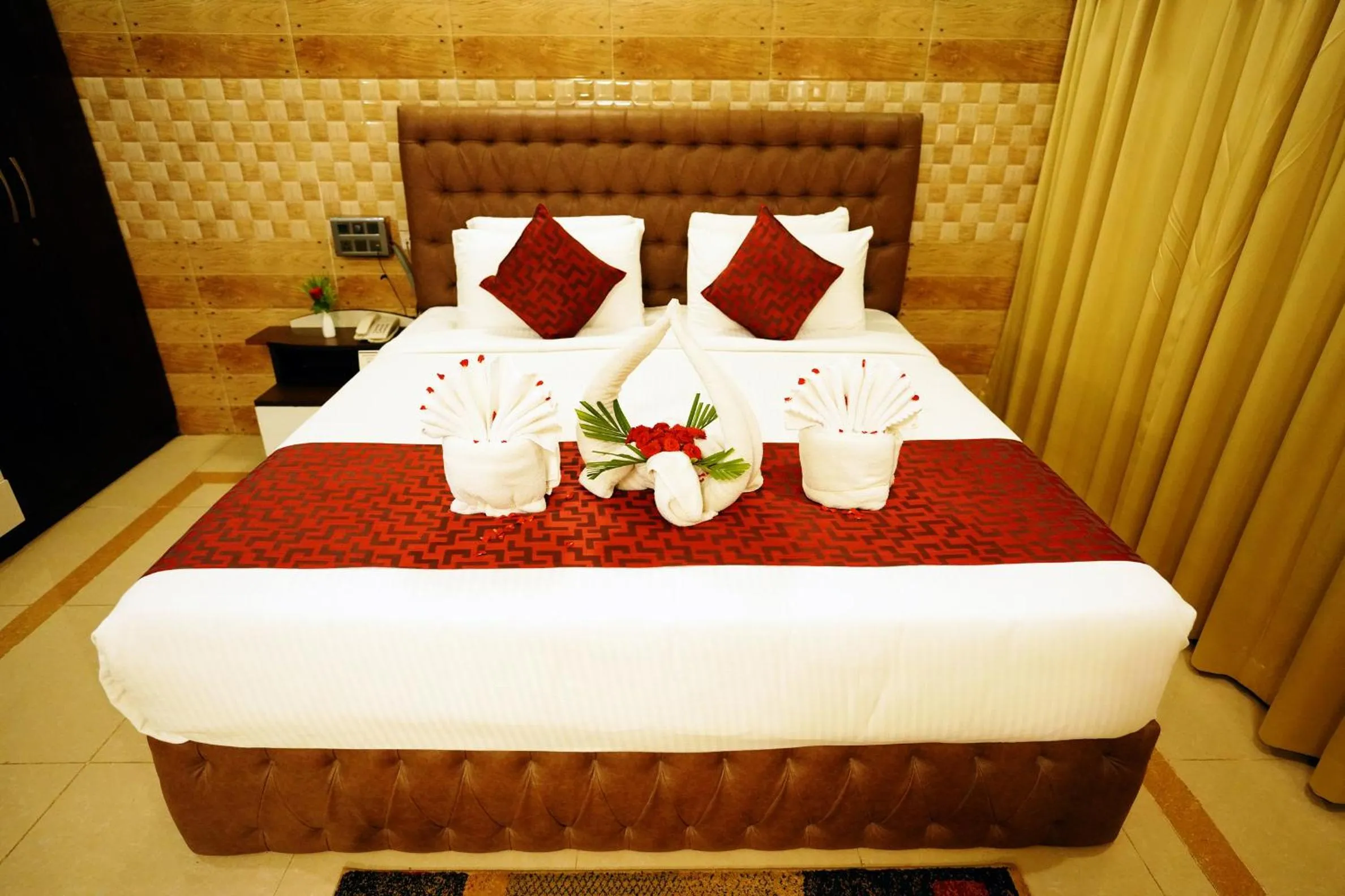 Bed in Jal Mahal Resort and Spa