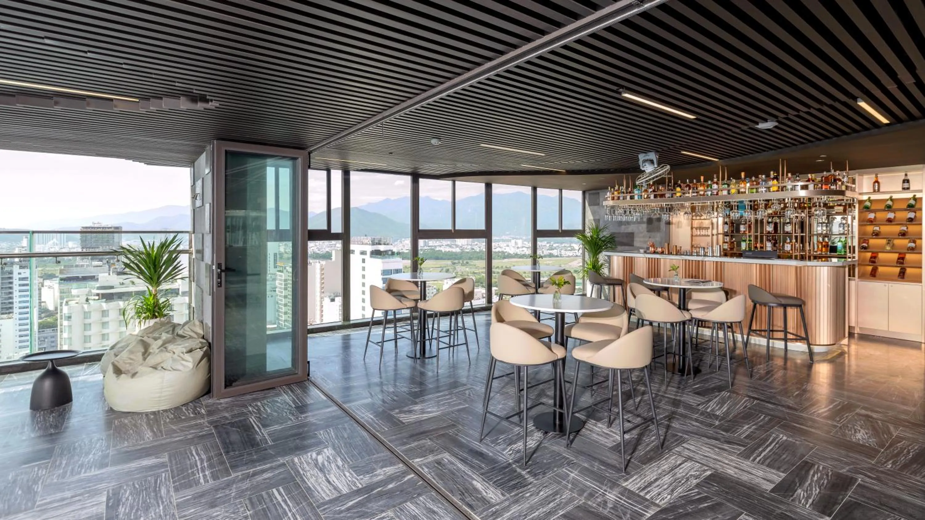 Restaurant/places to eat in PANAMA Nha Trang Hotel