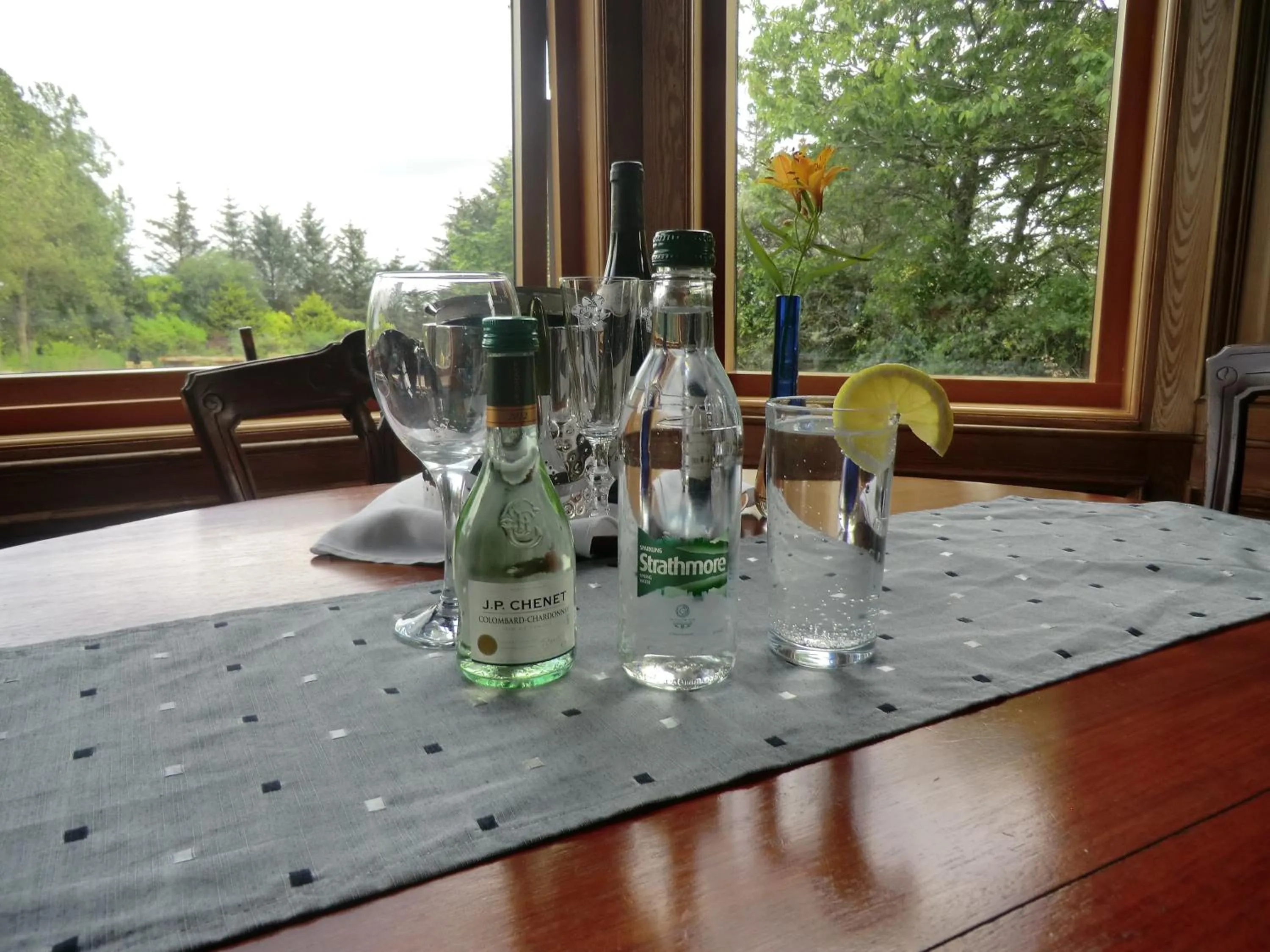 Communal lounge/ TV room in Camfield House