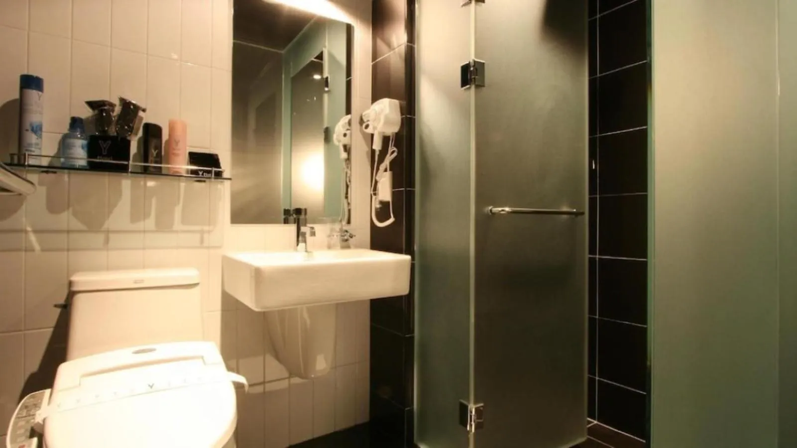 Bathroom in Shinchon Y Hotel