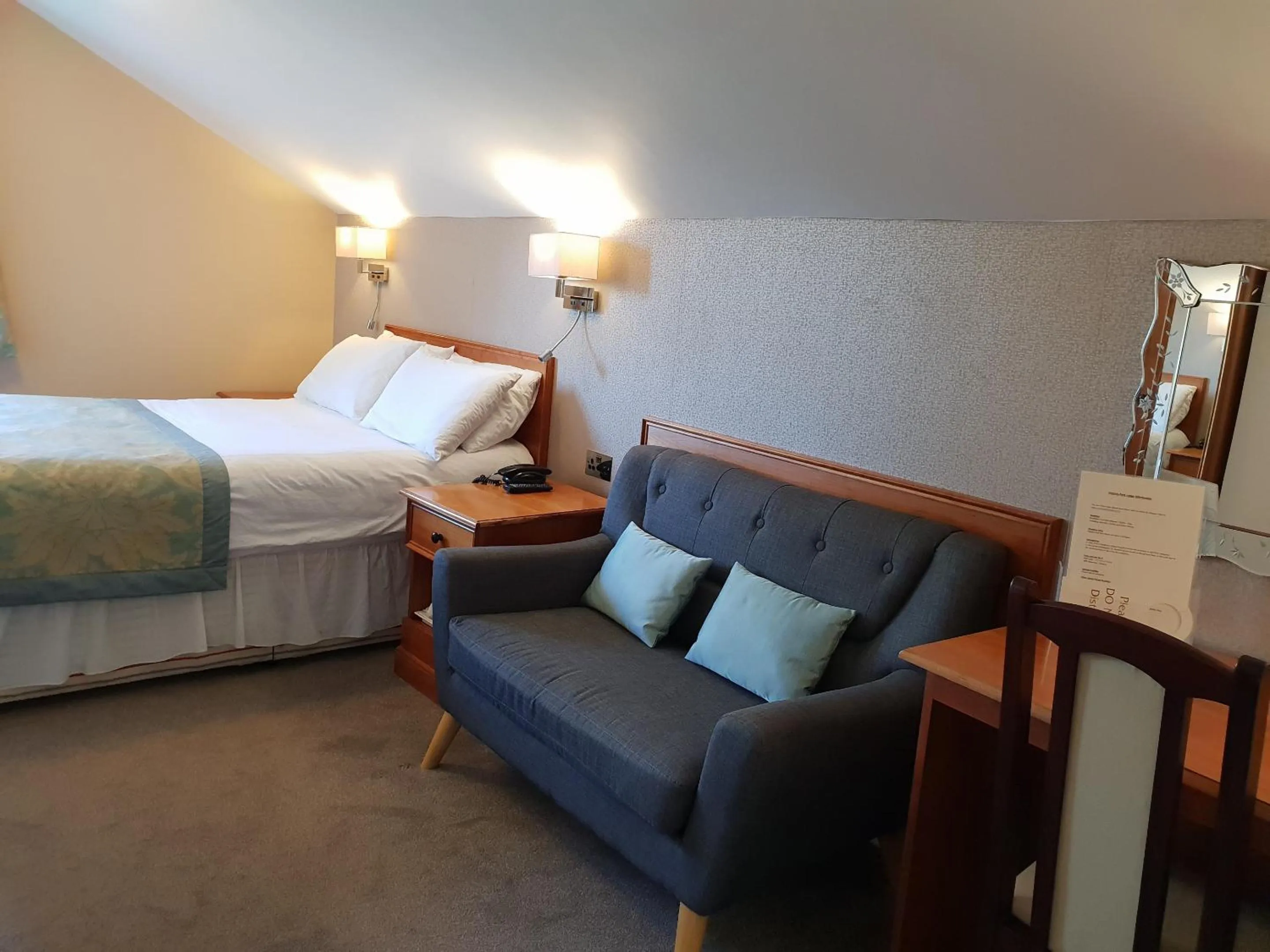 Bedroom, Bed in Victoria Park Lodge