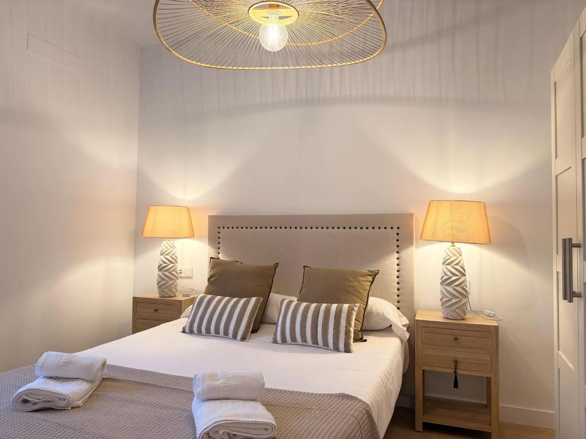 Bed in Life Apartments Alameda Colón