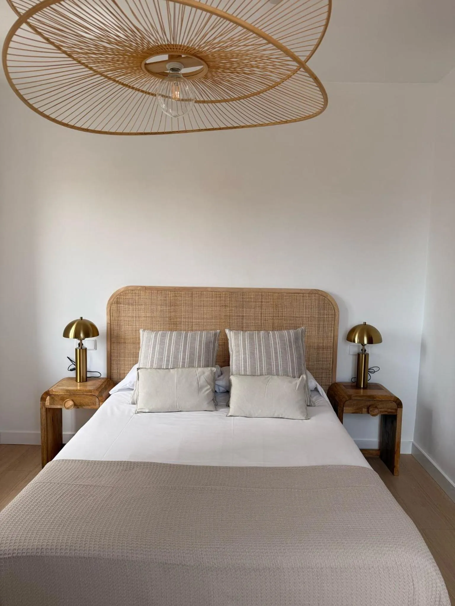 Bed in Life Apartments Alameda Colón