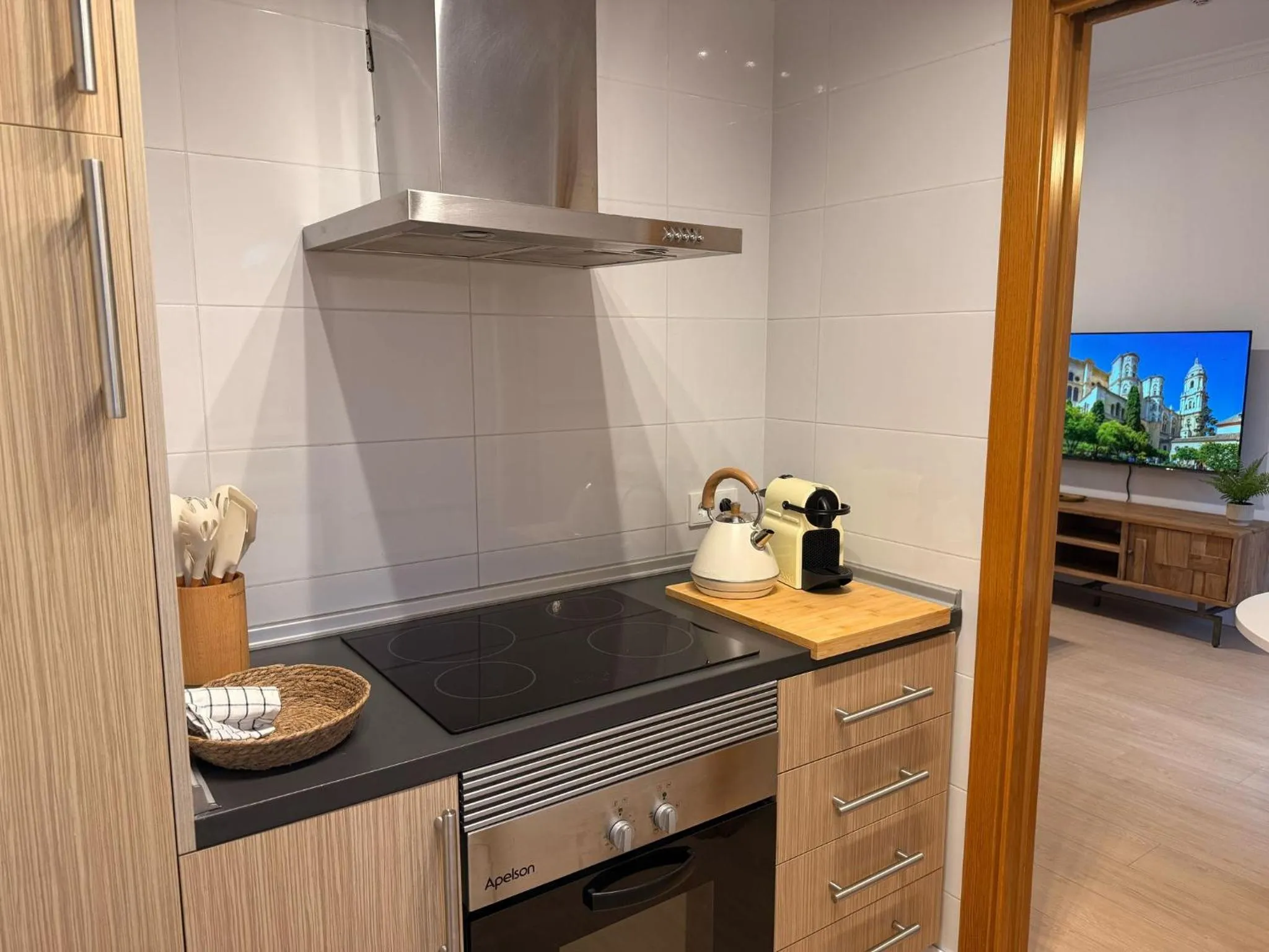 kitchen in Life Apartments Alameda Colón