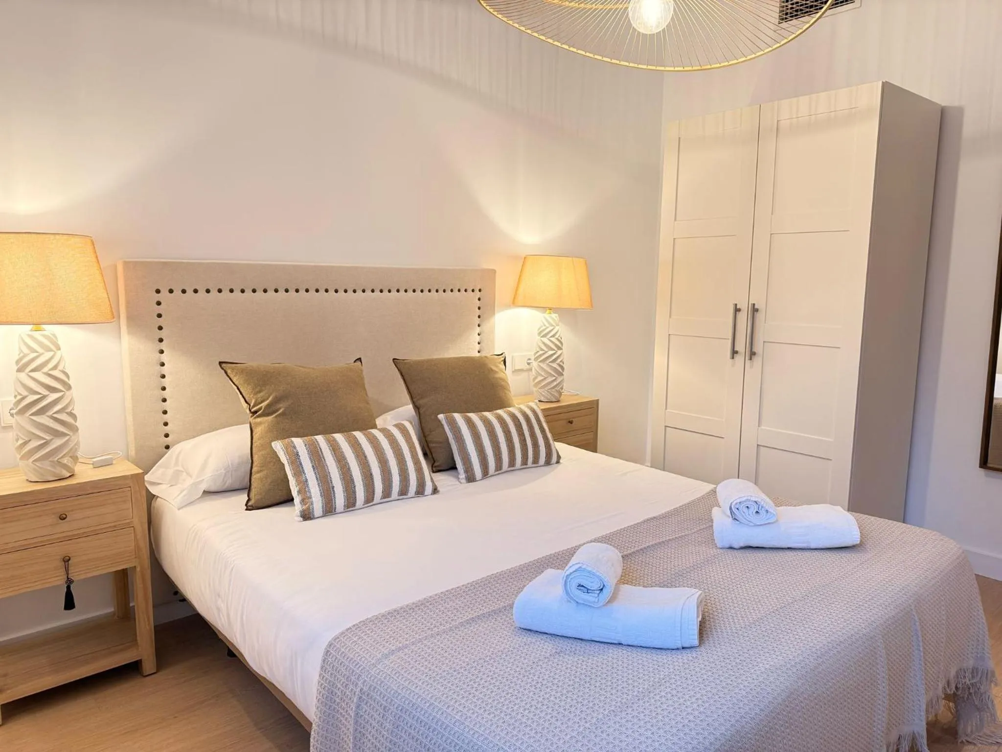 Bed in Life Apartments Alameda Colón