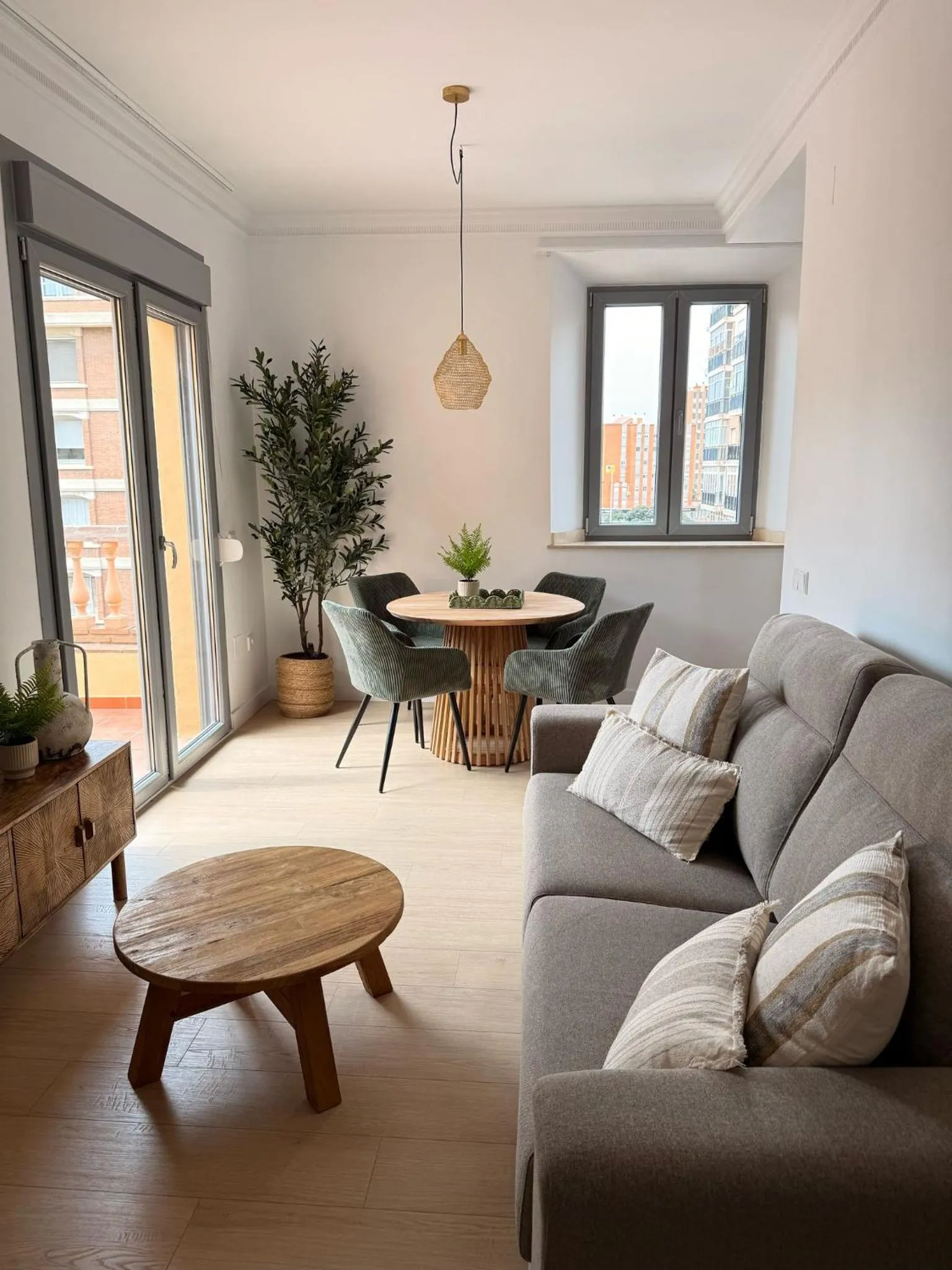 Living room in Life Apartments Alameda Colón