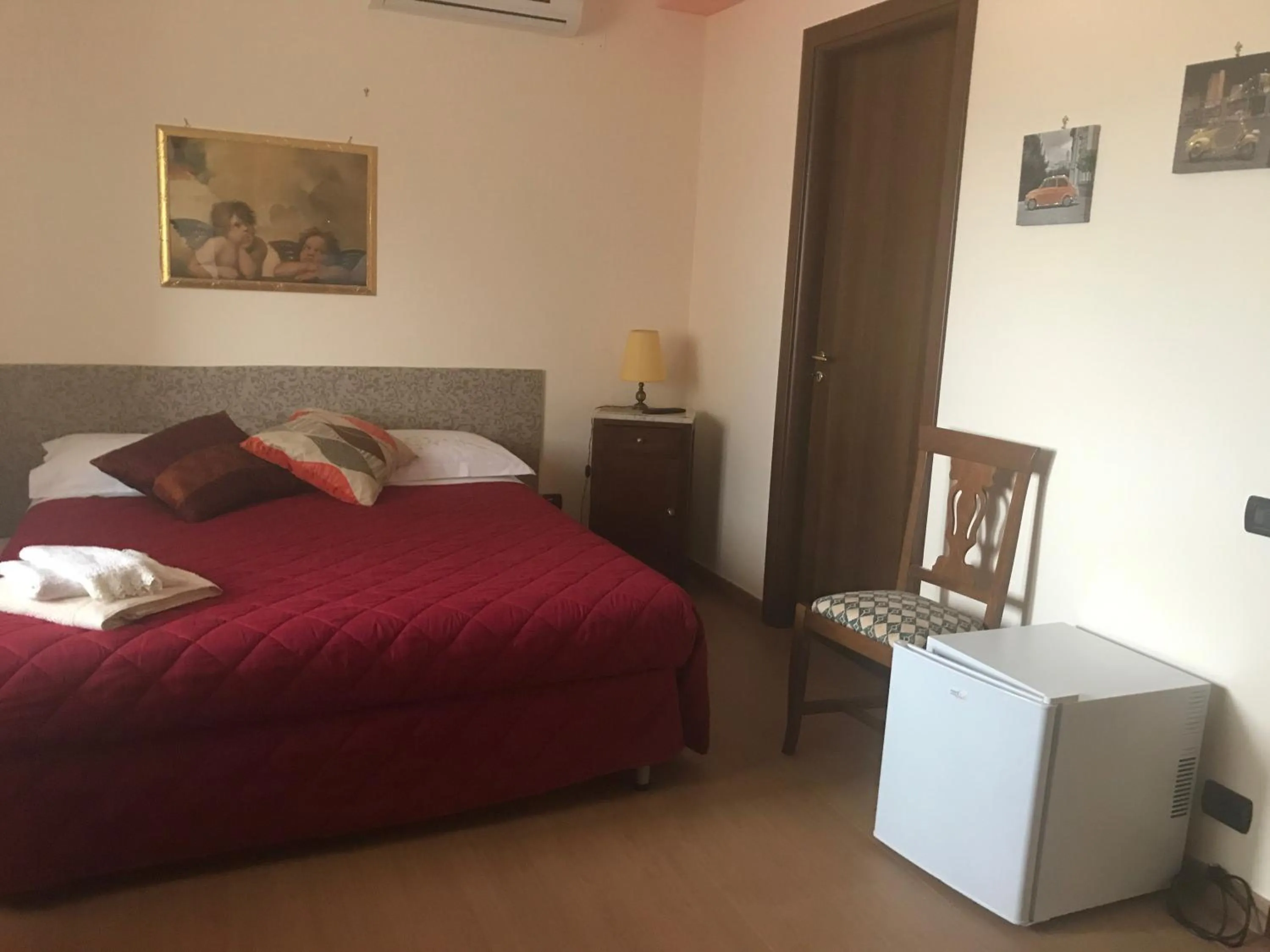 Photo of the whole room in La Quercia