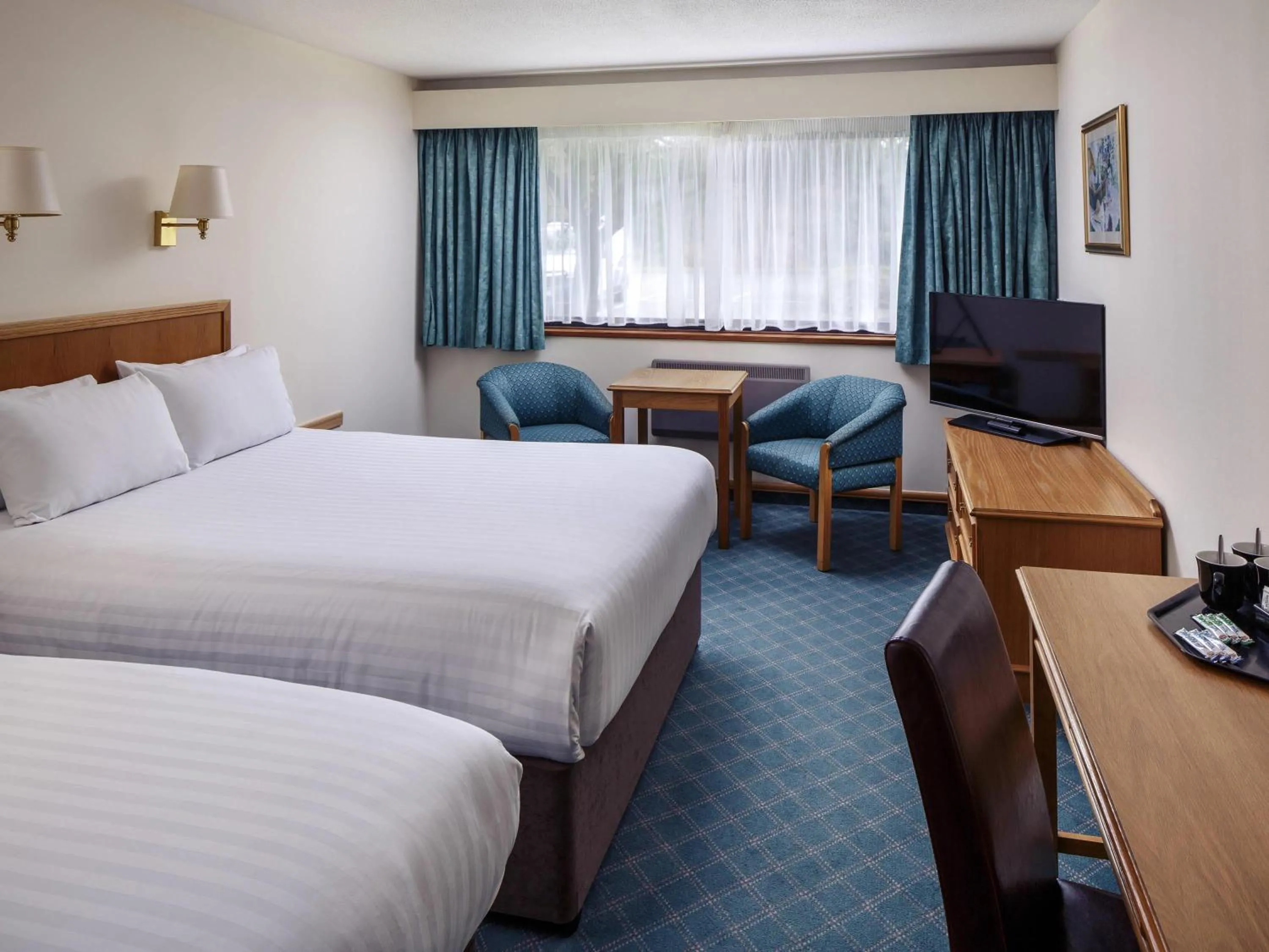 Bedroom, Bed in Mercure Livingston Hotel