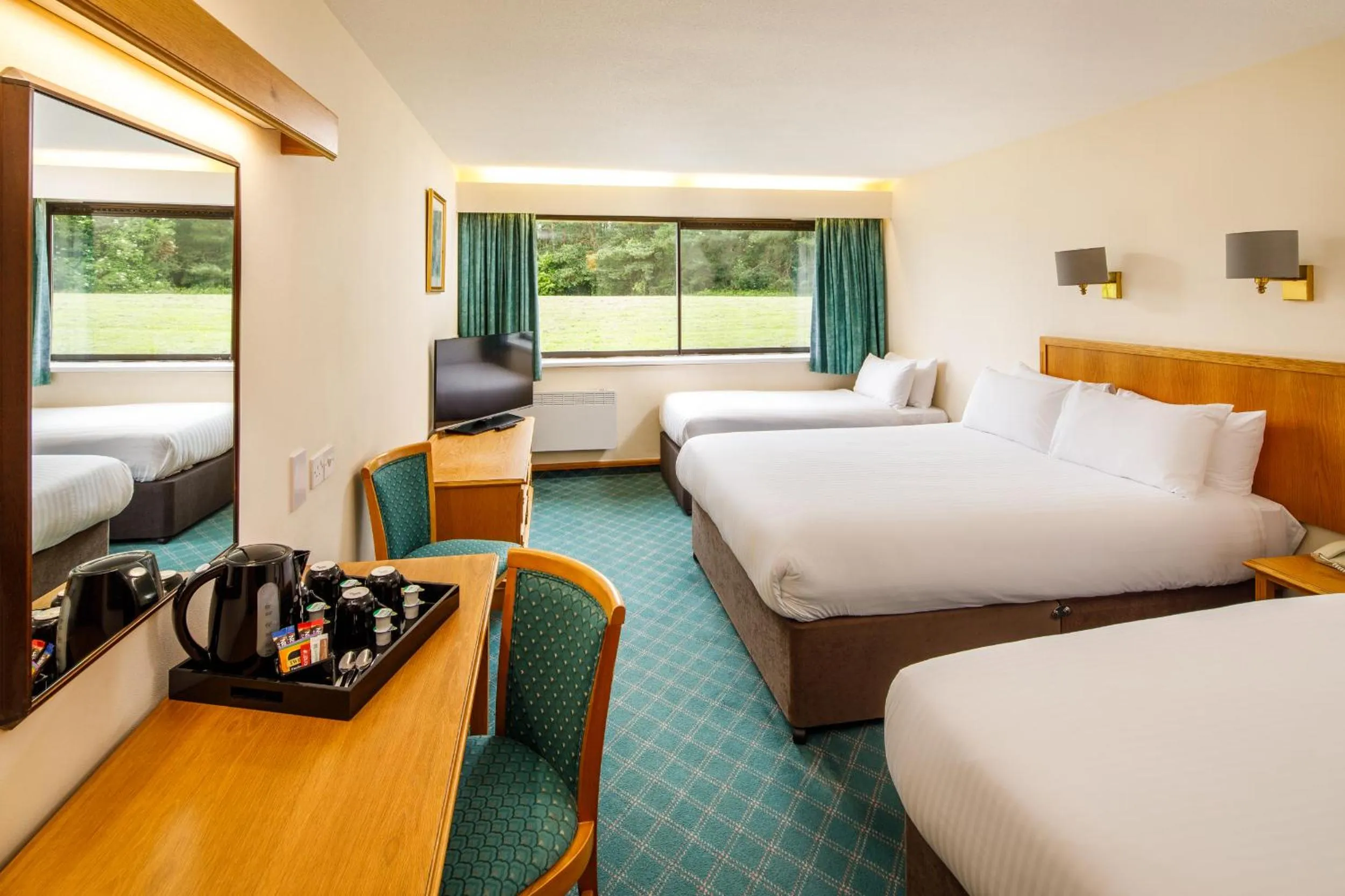 Bedroom, Bed in Mercure Livingston Hotel