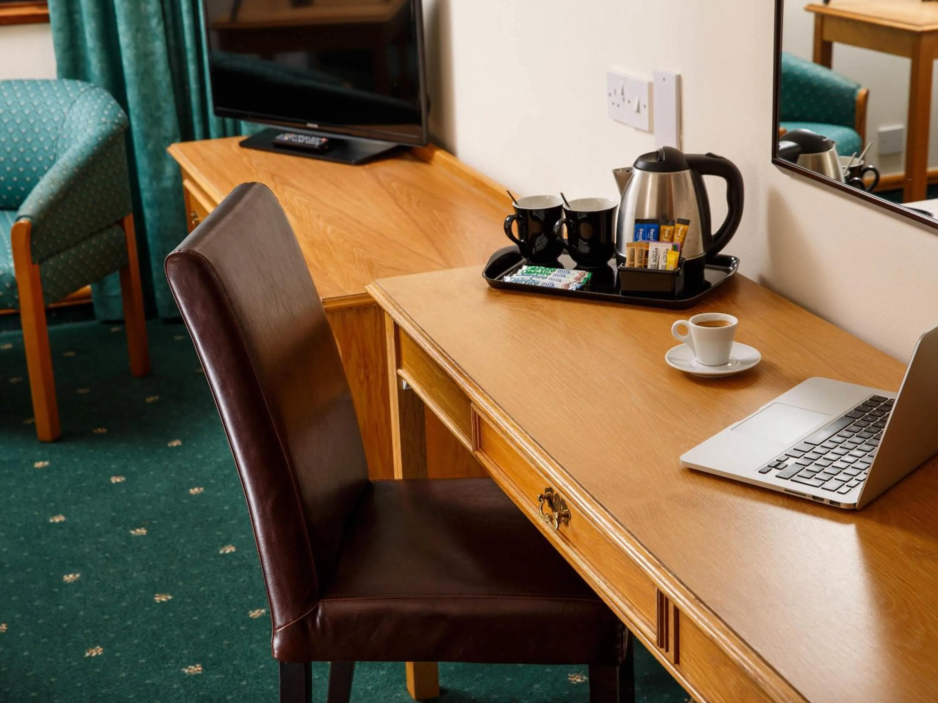Bedroom in Mercure Livingston Hotel