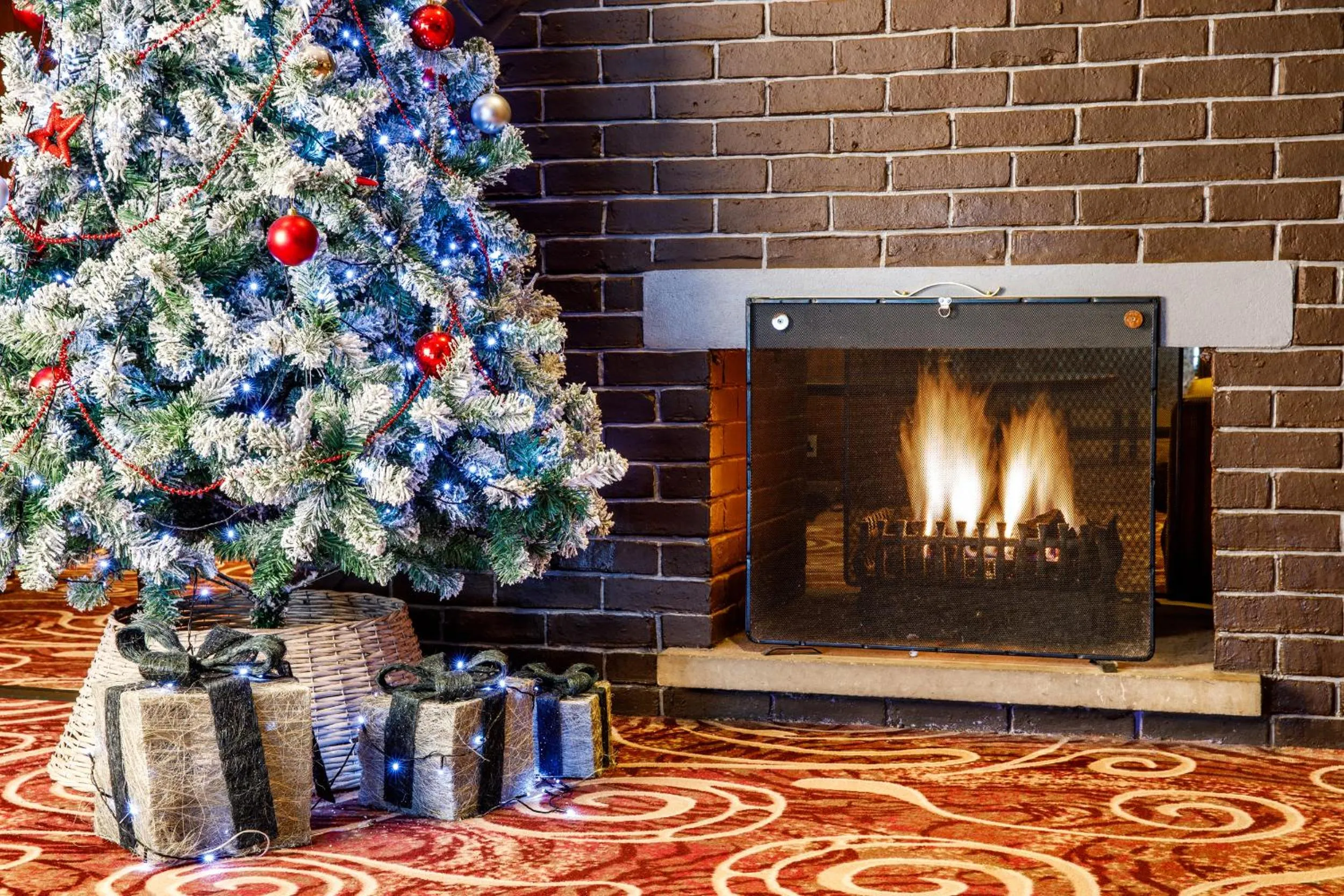 fireplace in Mercure Livingston Hotel